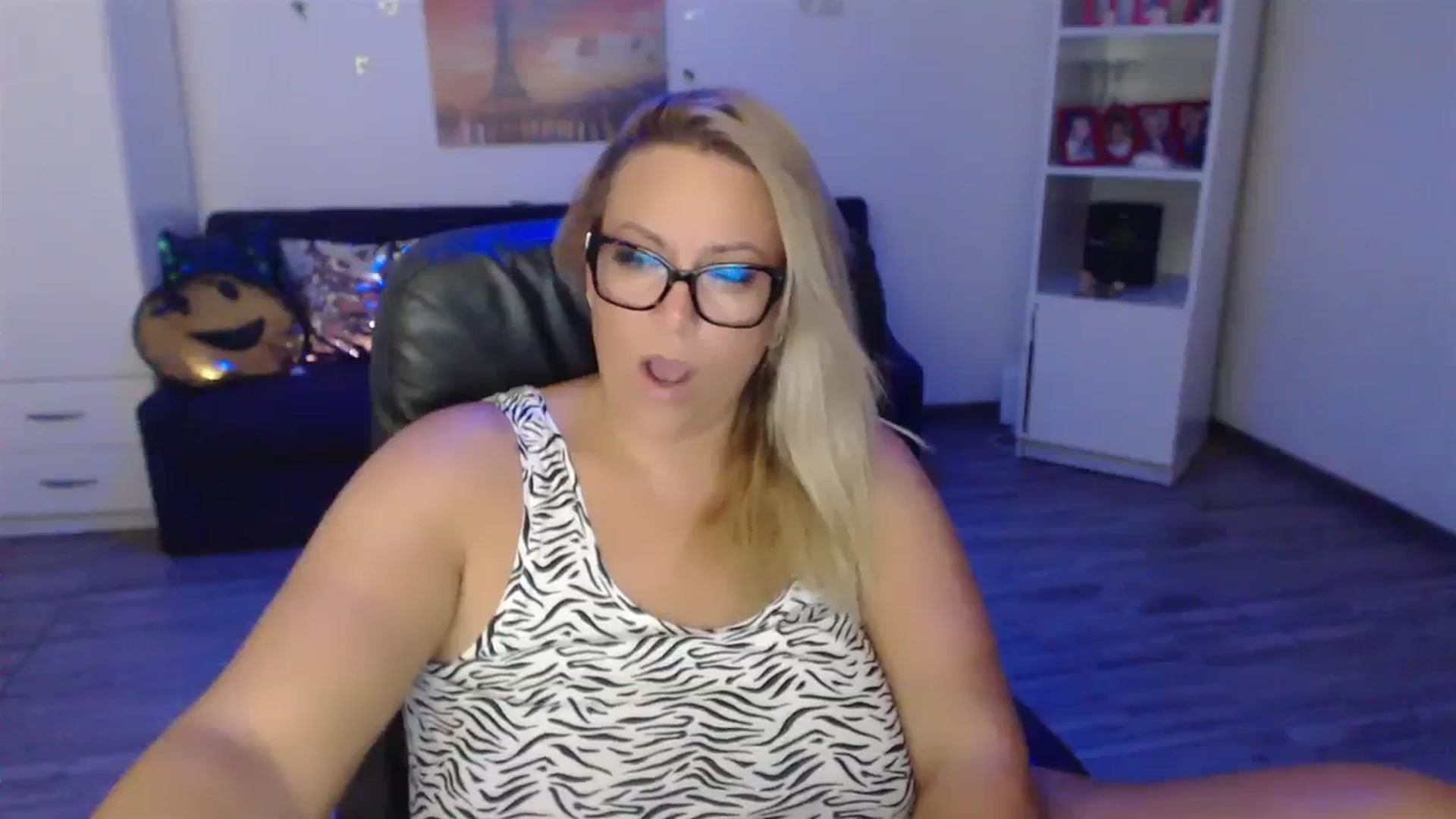 Gallery image thumbnail from A_baby_Boo's myfreecams stream on, 08/03/2023, 15:55 image 3 of 20