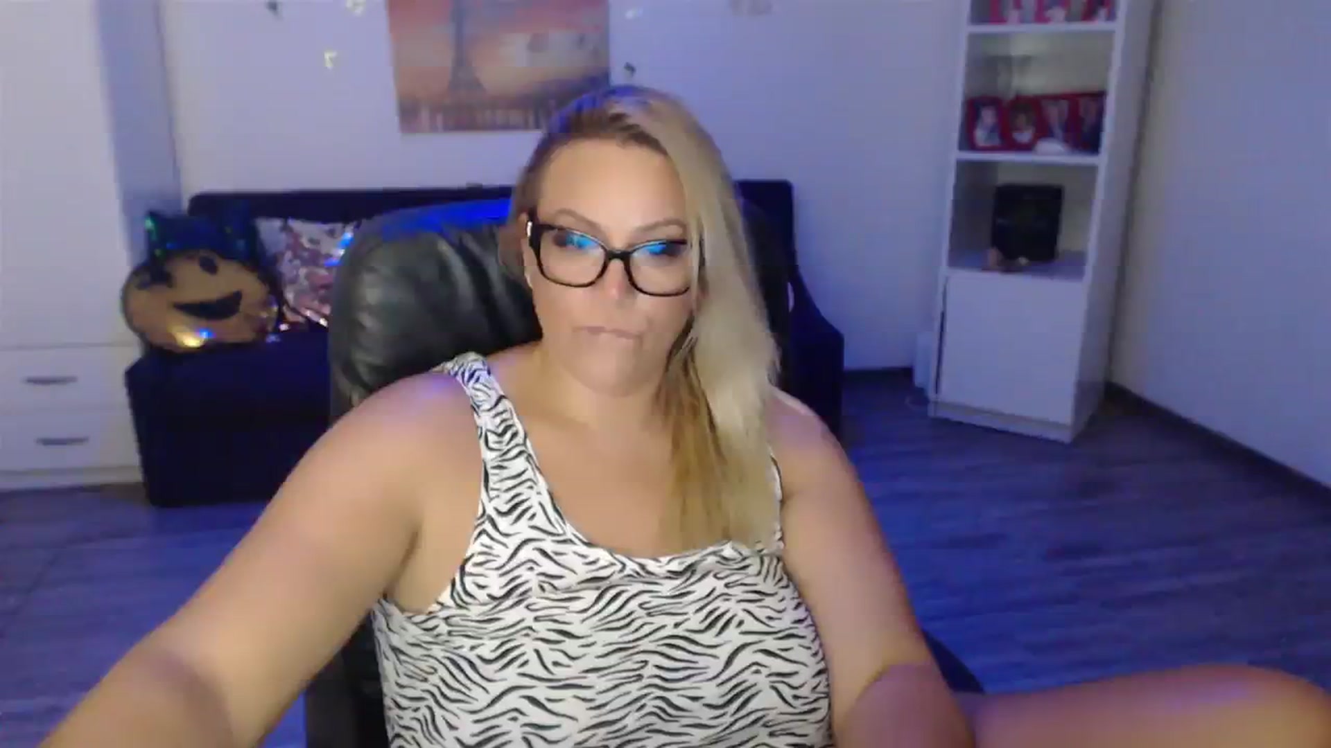 Gallery image thumbnail from A_baby_Boo's myfreecams stream on, 08/03/2023, 15:55 image 7 of 20