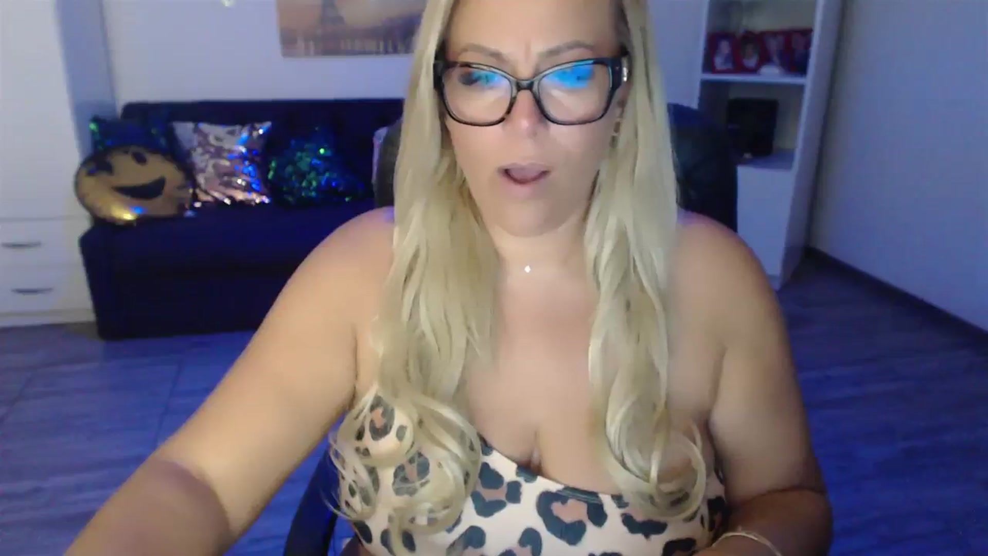 Gallery image thumbnail from A_baby_Boo's myfreecams stream on, 08/03/2023, 20:20 image 9 of 20