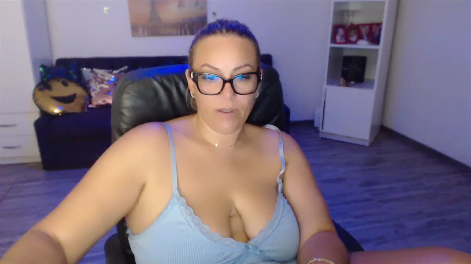 Gallery image thumbnail from A_baby_Boo's myfreecams stream on, 08/04/2023, 12:15 image 2 of 20