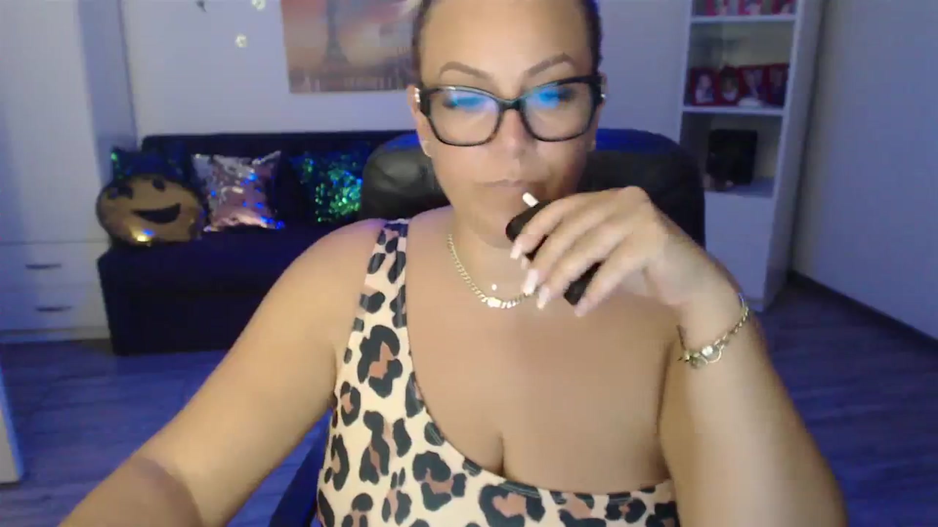Gallery image thumbnail from A_baby_Boo's myfreecams stream on, 08/04/2023, 22:22 image 15 of 20