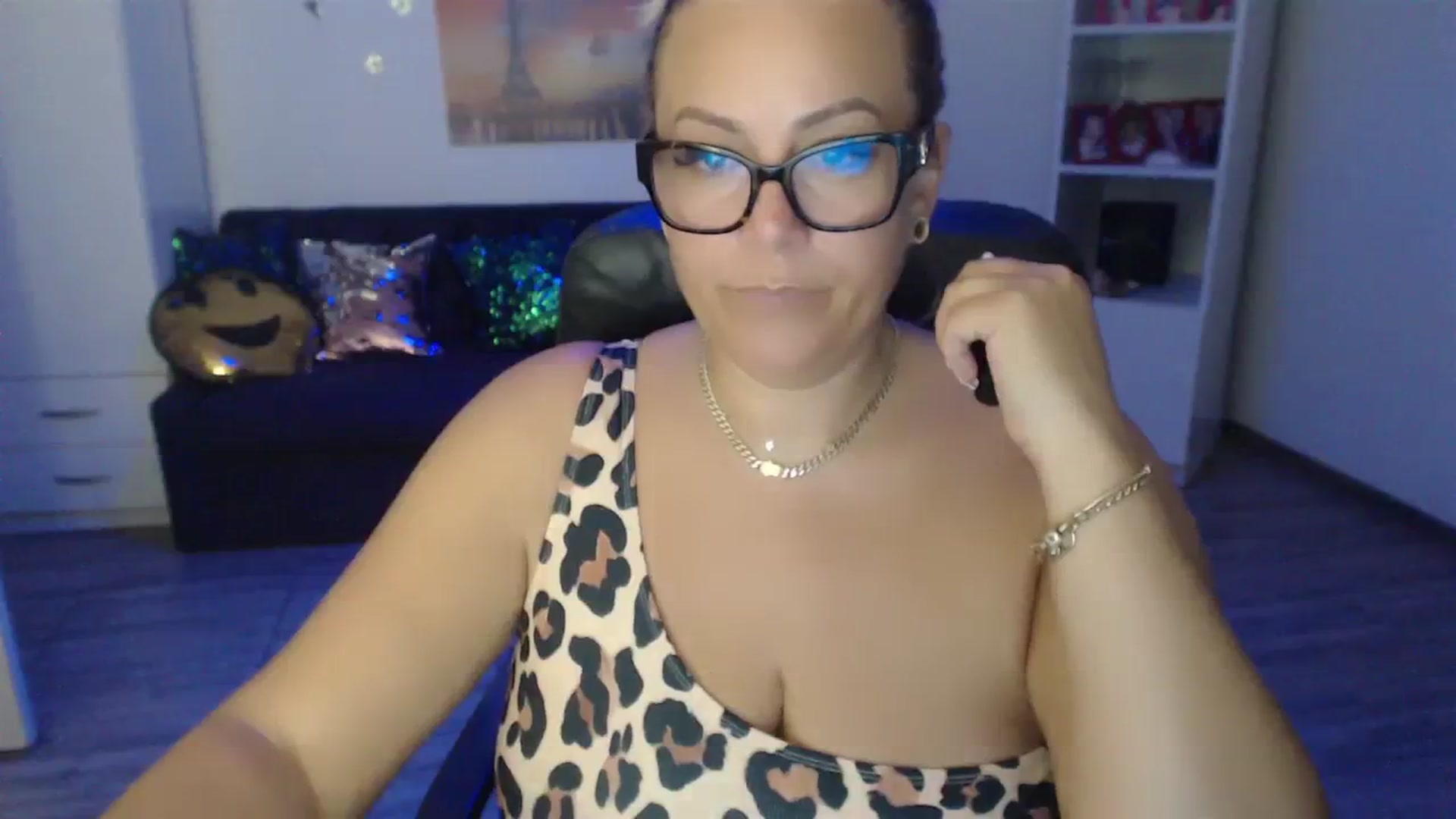 Gallery image thumbnail from A_baby_Boo's myfreecams stream on, 08/04/2023, 22:22 image 16 of 20