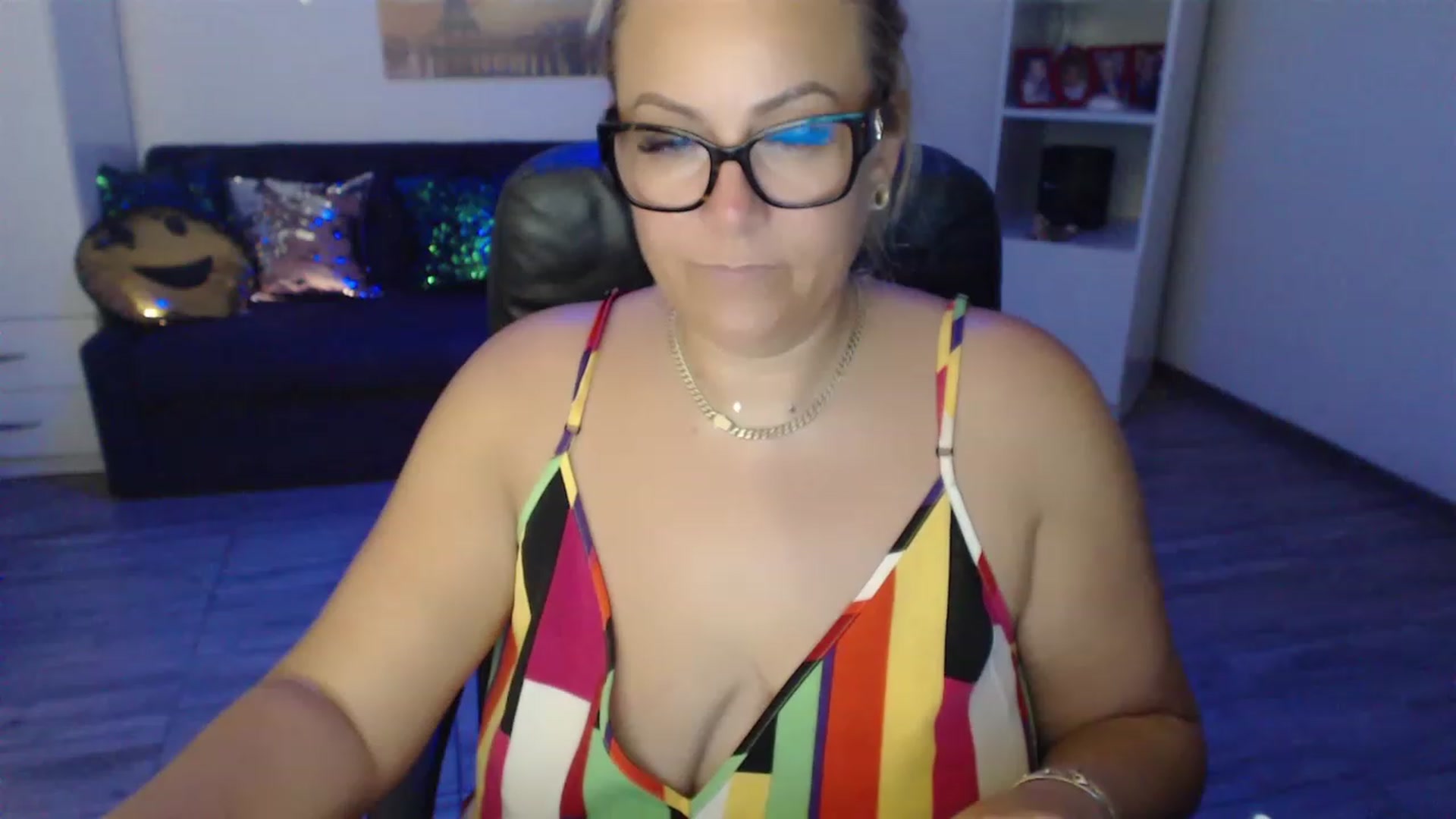 Gallery image thumbnail from A_baby_Boo's myfreecams stream on, 08/05/2023, 24:21 image 13 of 20
