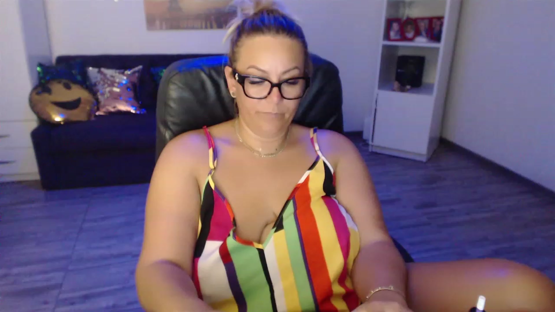 Gallery image thumbnail from A_baby_Boo's myfreecams stream on, 08/05/2023, 24:21 image 14 of 20