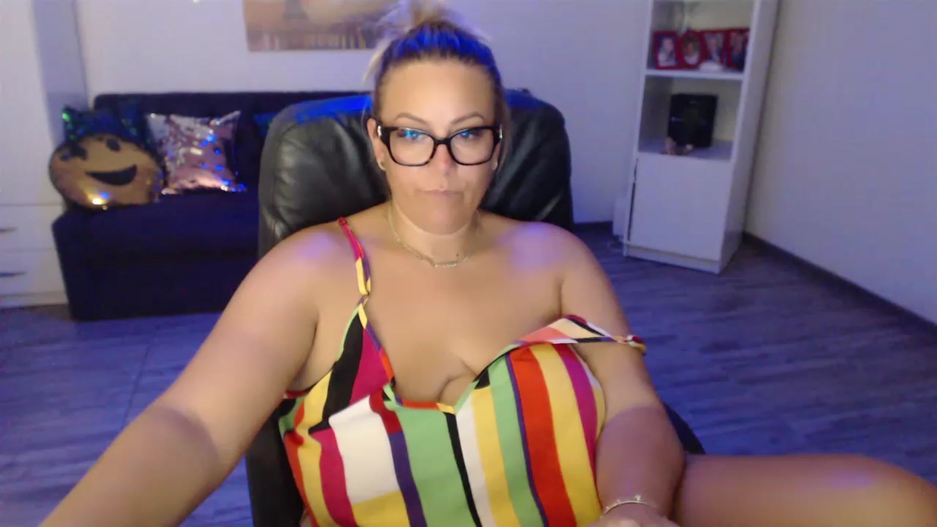 Gallery image thumbnail from A_baby_Boo's myfreecams stream on, 08/05/2023, 24:21 image 15 of 20