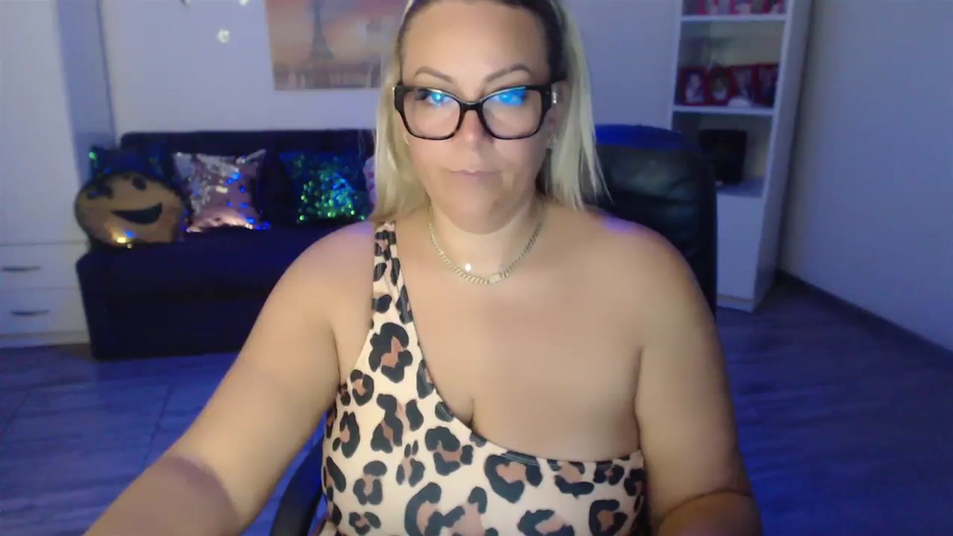 Gallery image thumbnail from A_baby_Boo's myfreecams stream on, 08/06/2023, 14:51 image 5 of 20
