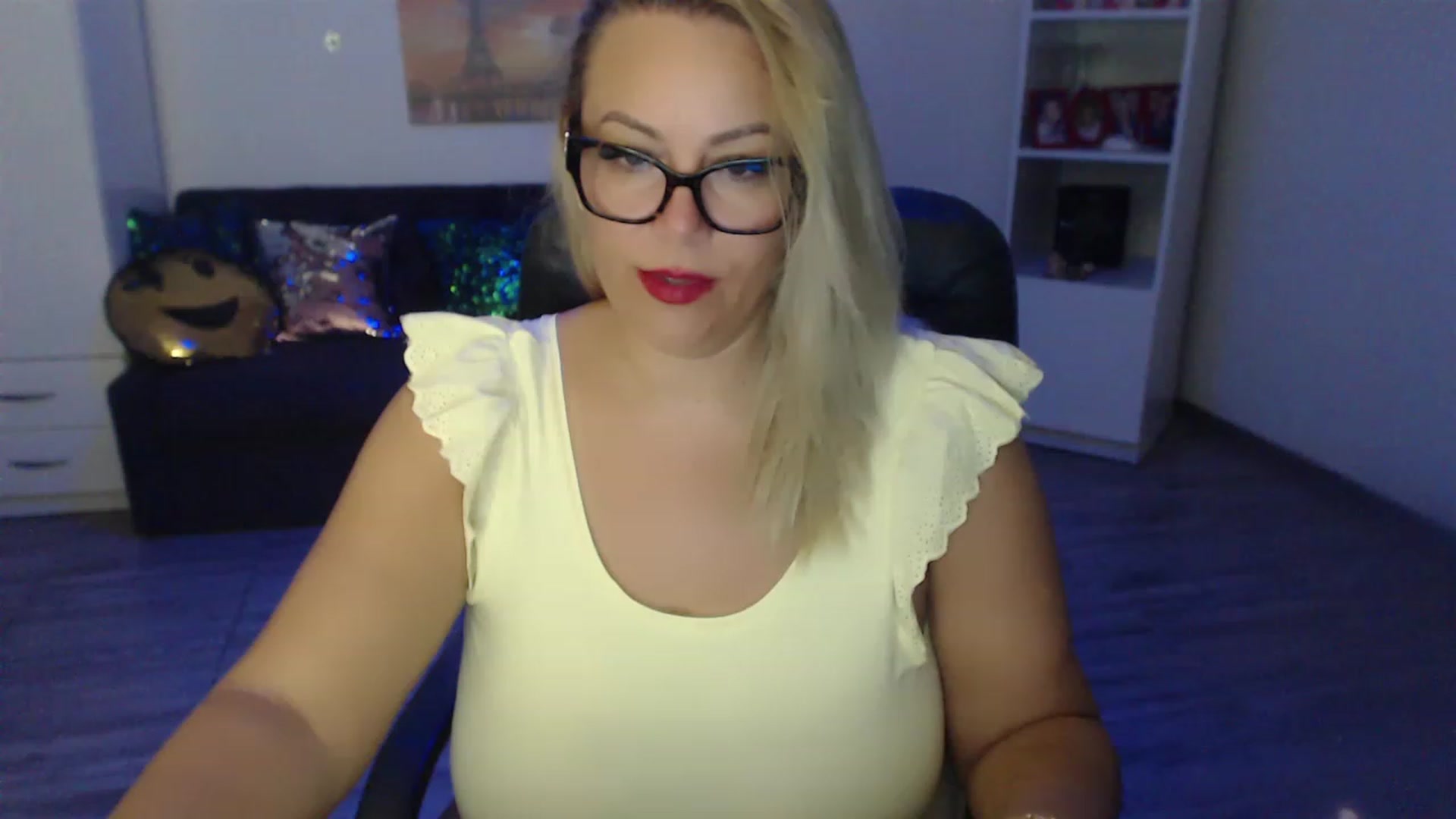 Gallery image thumbnail from A_baby_Boo's myfreecams stream on, 08/06/2023, 22:45 image 2 of 20