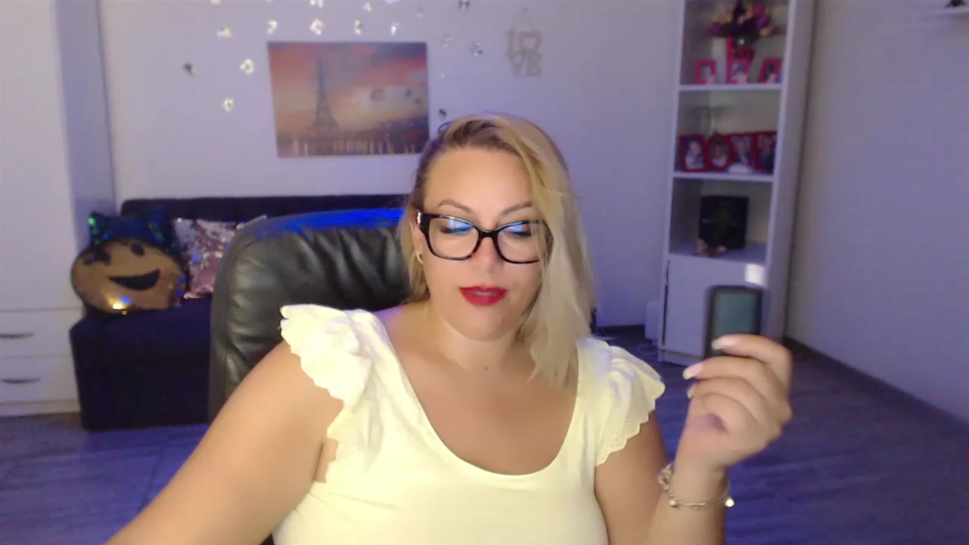 Gallery image thumbnail from A_baby_Boo's myfreecams stream on, 08/06/2023, 22:45 image 1 of 20