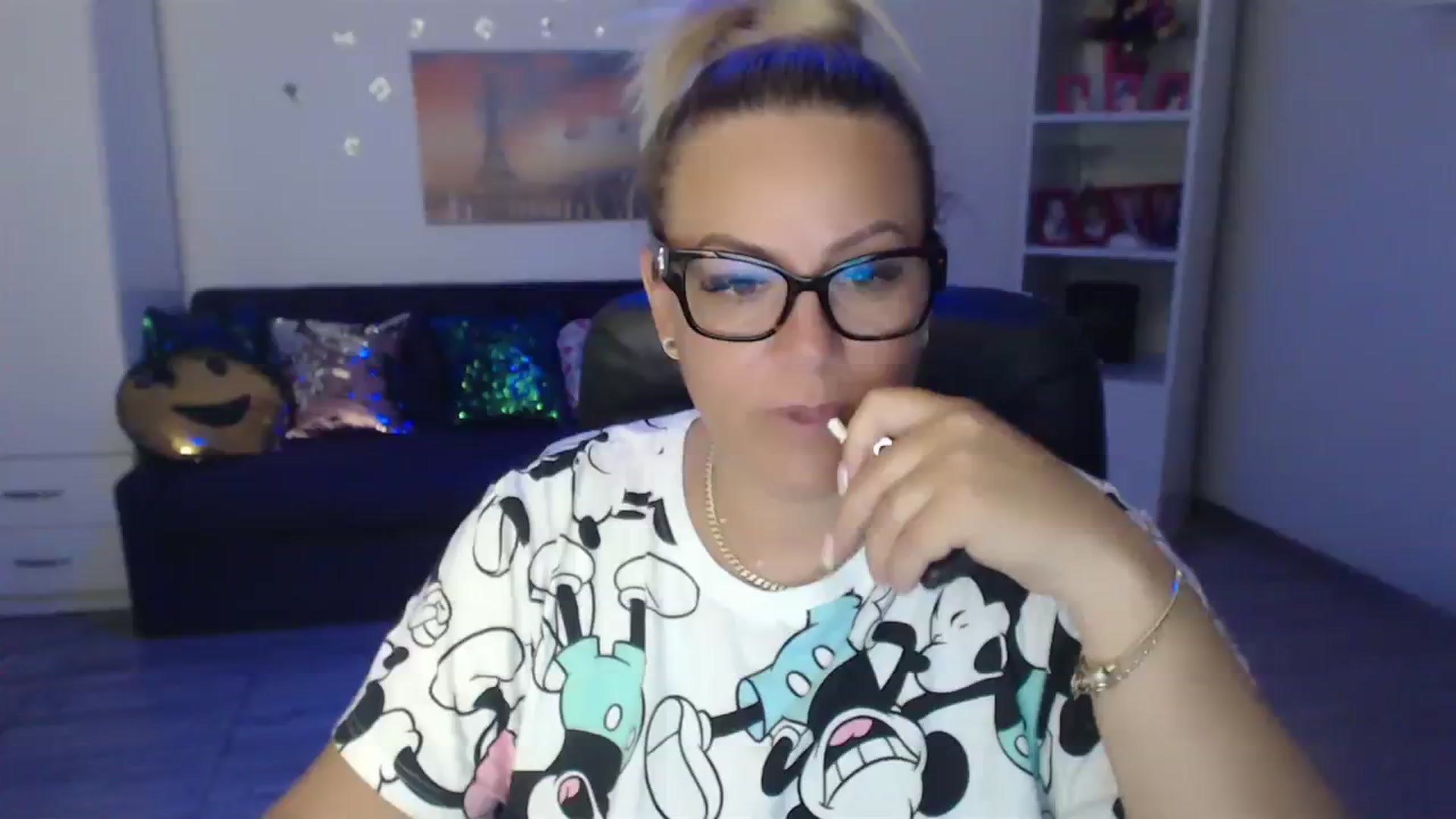 Gallery image thumbnail from A_baby_Boo's myfreecams stream on, 08/07/2023, 14:55 image 12 of 20