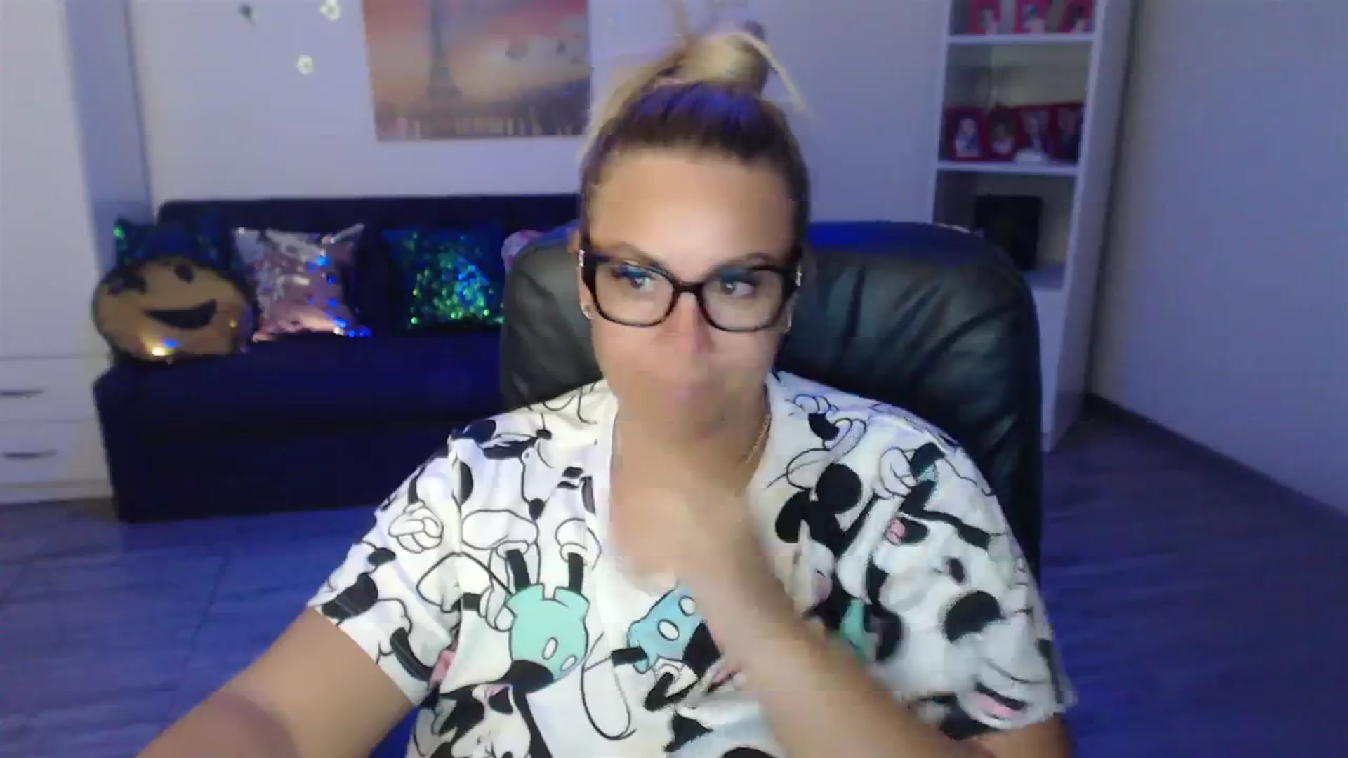 Gallery image thumbnail from A_baby_Boo's myfreecams stream on, 08/07/2023, 20:59 image 12 of 20