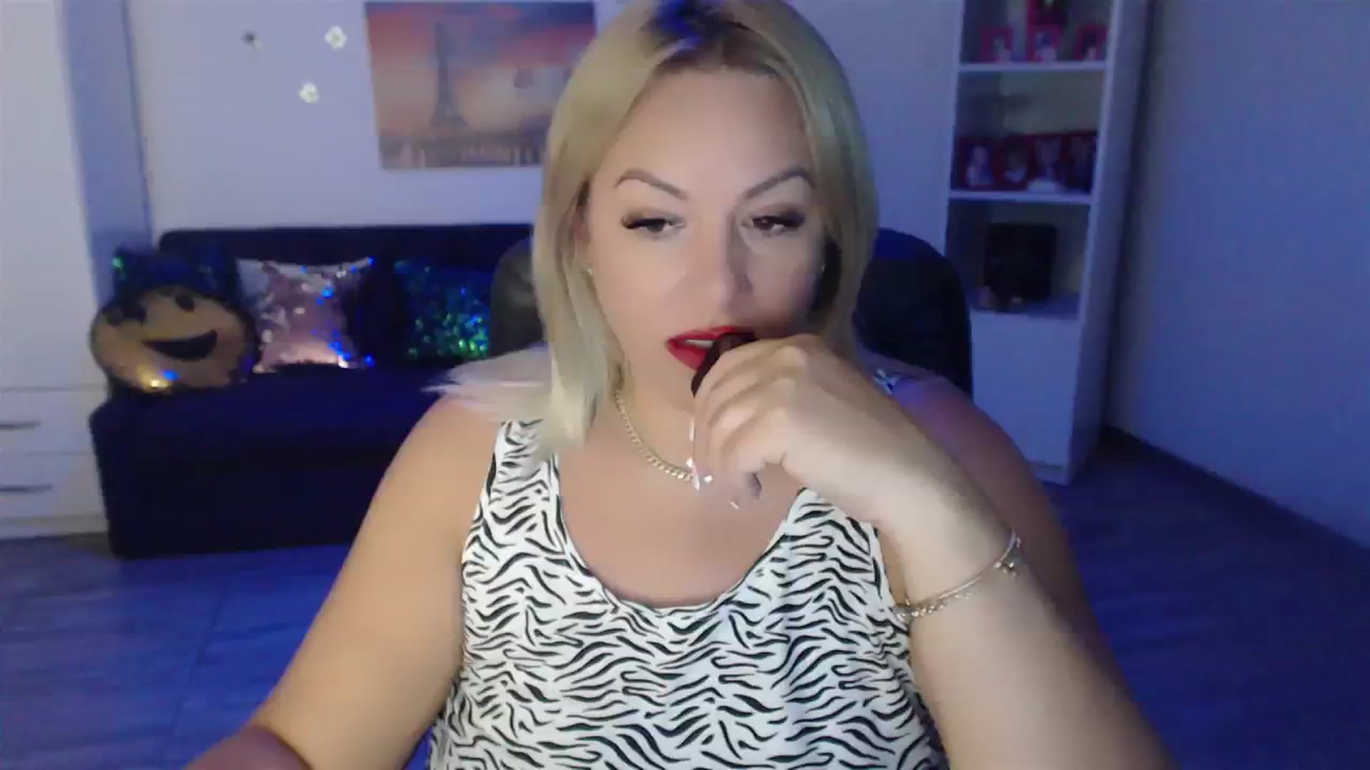Gallery image thumbnail from A_baby_Boo's myfreecams stream on, 08/08/2023, 11:24 image 6 of 20