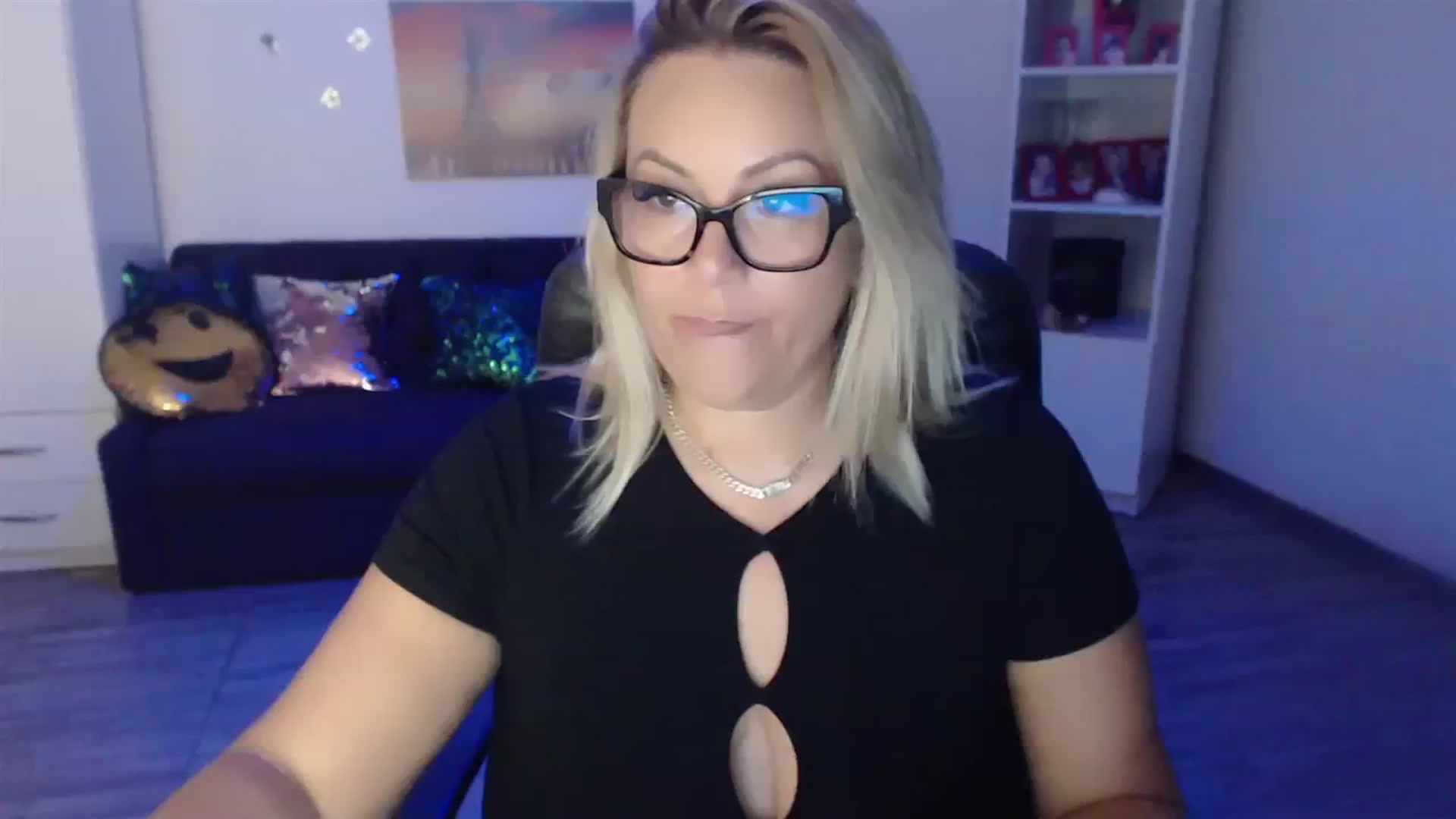 Gallery image thumbnail from A_baby_Boo's myfreecams stream on, 08/08/2023, 14:24 image 5 of 20