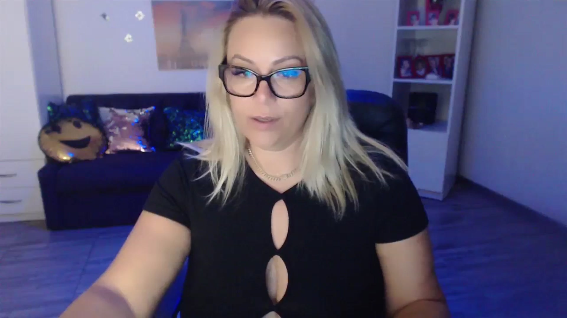 Gallery image thumbnail from A_baby_Boo's myfreecams stream on, 08/08/2023, 14:24 image 9 of 20
