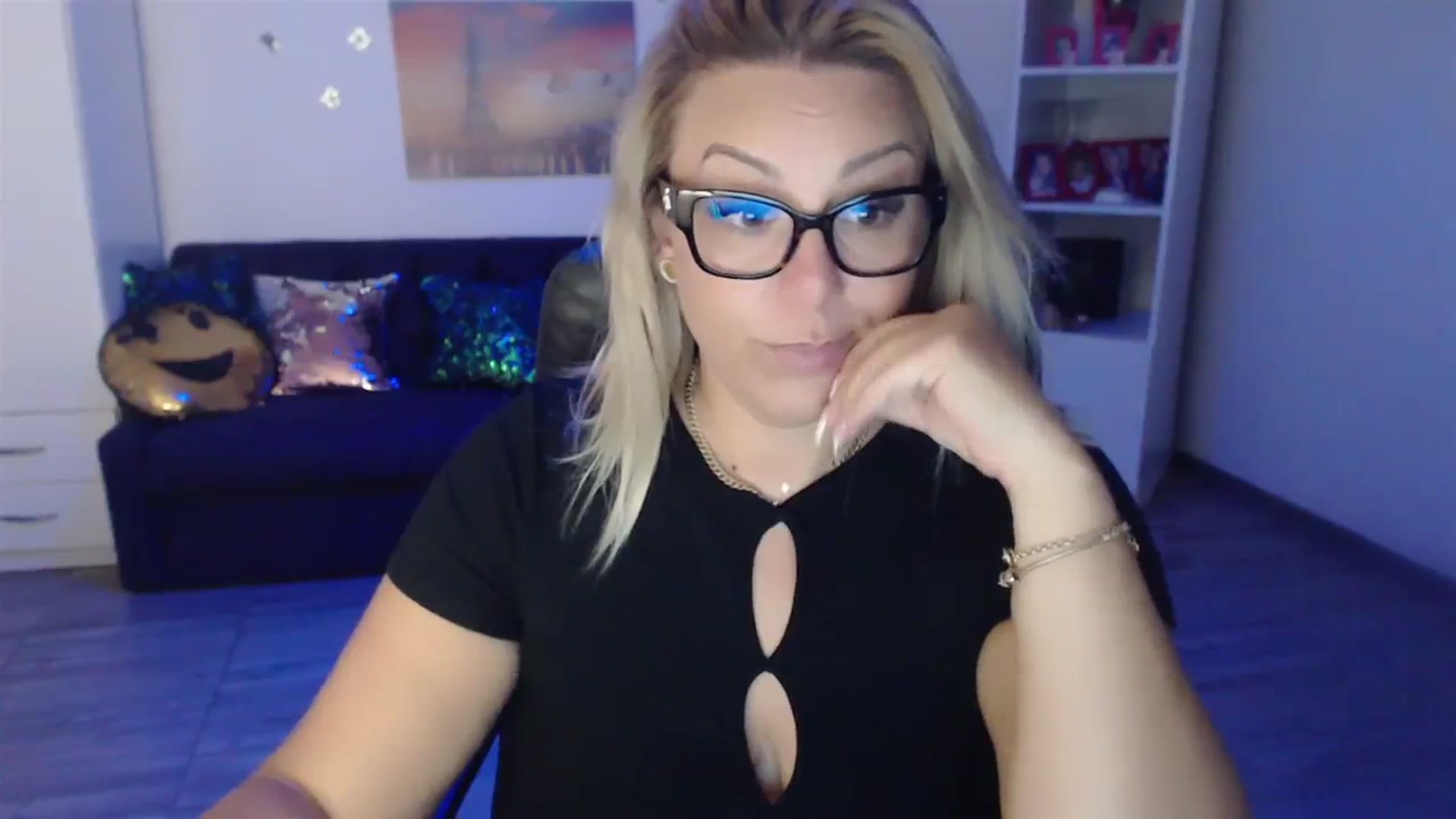 Gallery image thumbnail from A_baby_Boo's myfreecams stream on, 08/08/2023, 14:24 image 4 of 20