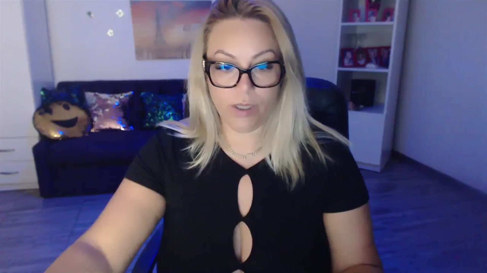 Gallery image thumbnail from A_baby_Boo's myfreecams stream on, 08/08/2023, 14:24 image 10 of 20