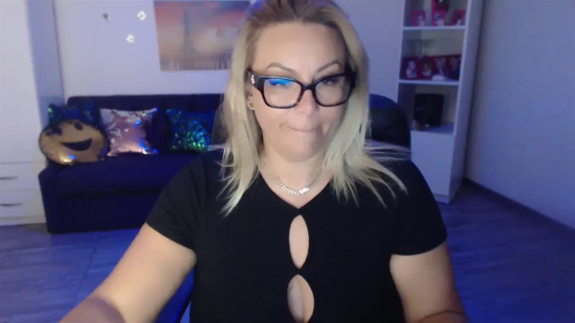 Gallery image thumbnail from A_baby_Boo's myfreecams stream on, 08/08/2023, 14:24 image 7 of 20