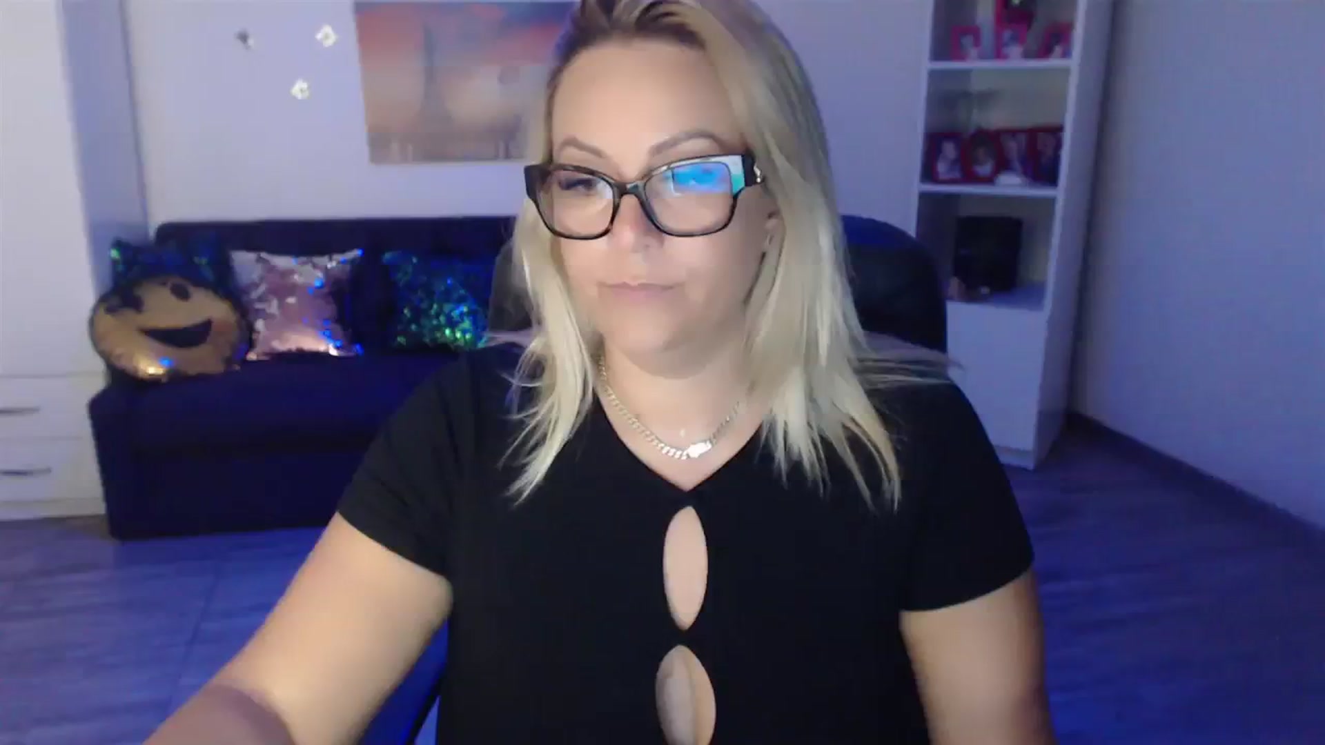 Gallery image thumbnail from A_baby_Boo's myfreecams stream on, 08/08/2023, 14:24 image 8 of 20