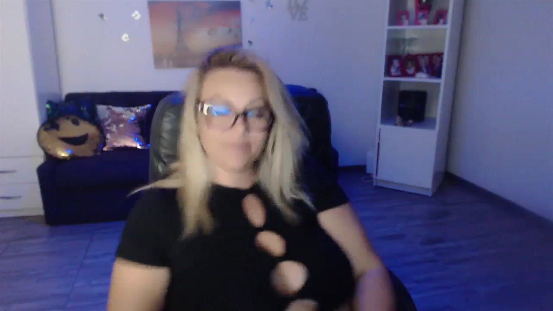 Gallery image thumbnail from A_baby_Boo's myfreecams stream on, 08/08/2023, 14:24 image 12 of 20