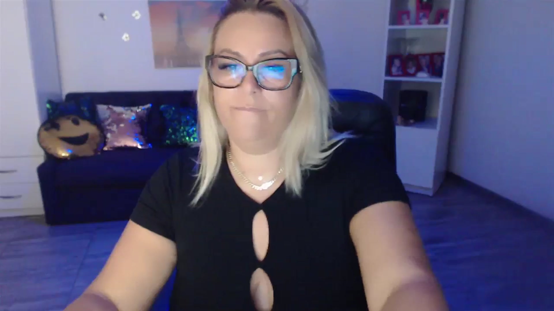 Gallery image thumbnail from A_baby_Boo's myfreecams stream on, 08/08/2023, 14:24 image 6 of 20