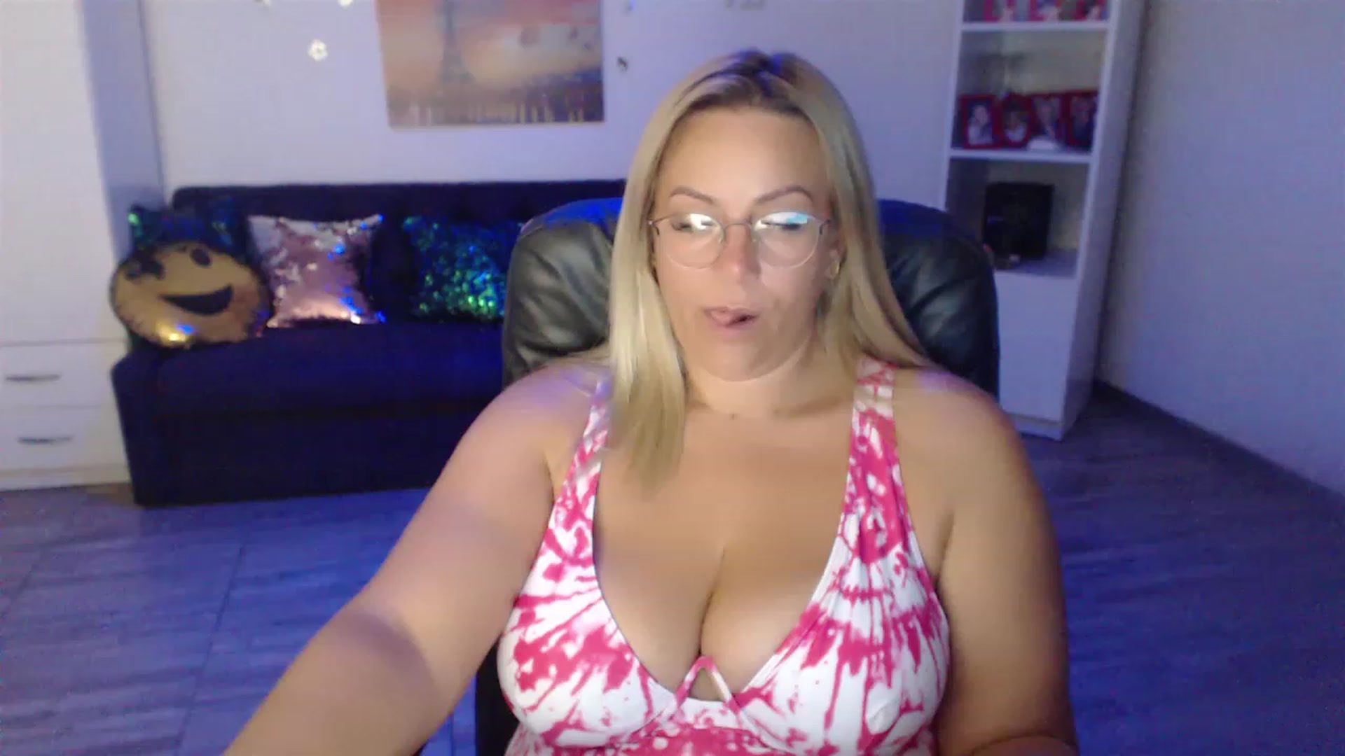 Gallery image thumbnail from A_baby_Boo's myfreecams stream on, 08/09/2023, 24:02 image 8 of 20