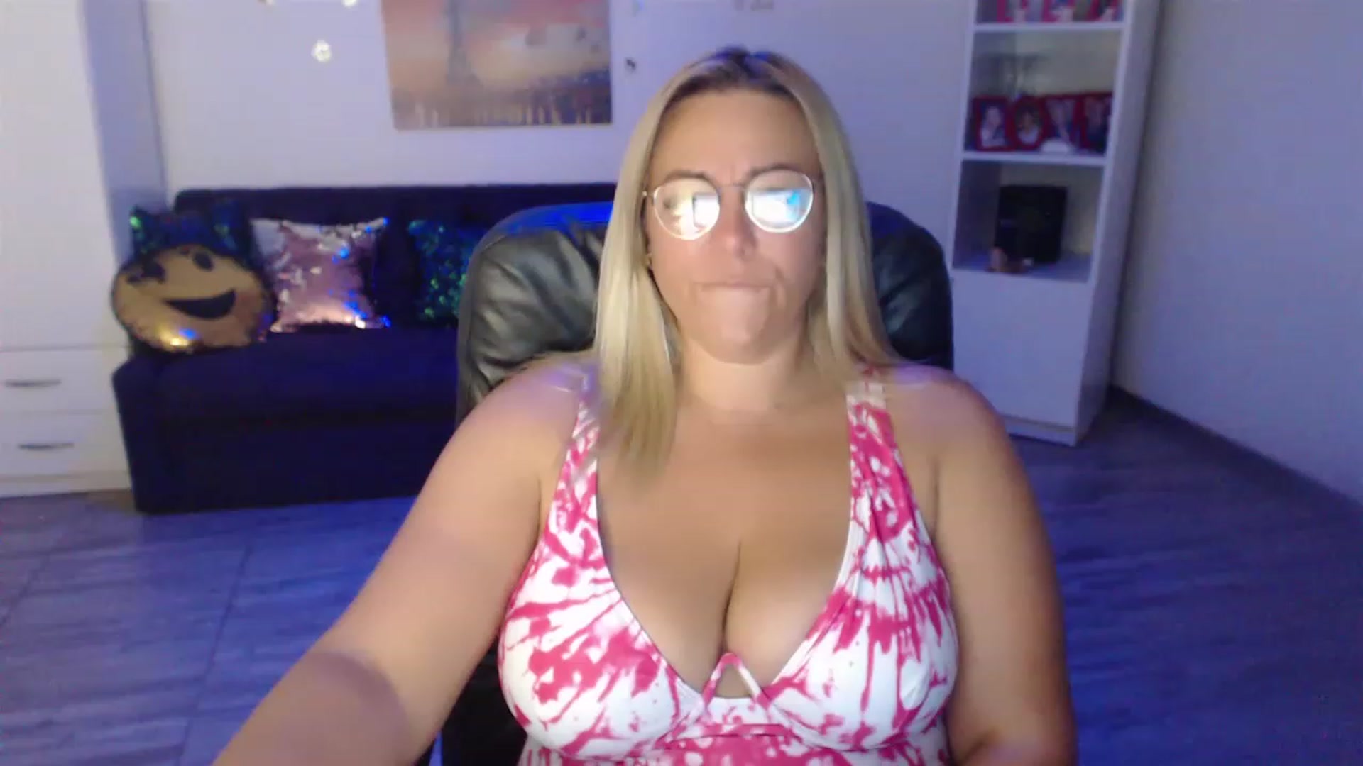 Gallery image thumbnail from A_baby_Boo's myfreecams stream on, 08/09/2023, 24:02 image 9 of 20