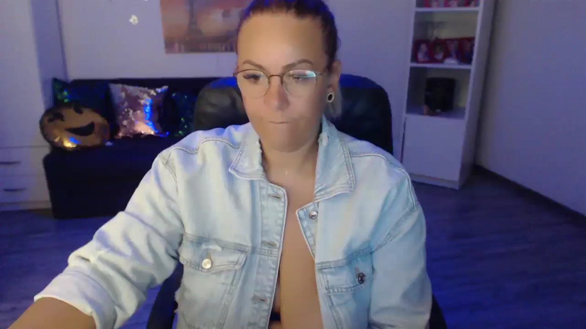 Gallery image thumbnail from A_baby_Boo's myfreecams stream on, 08/13/2023, 14:45 image 20 of 20