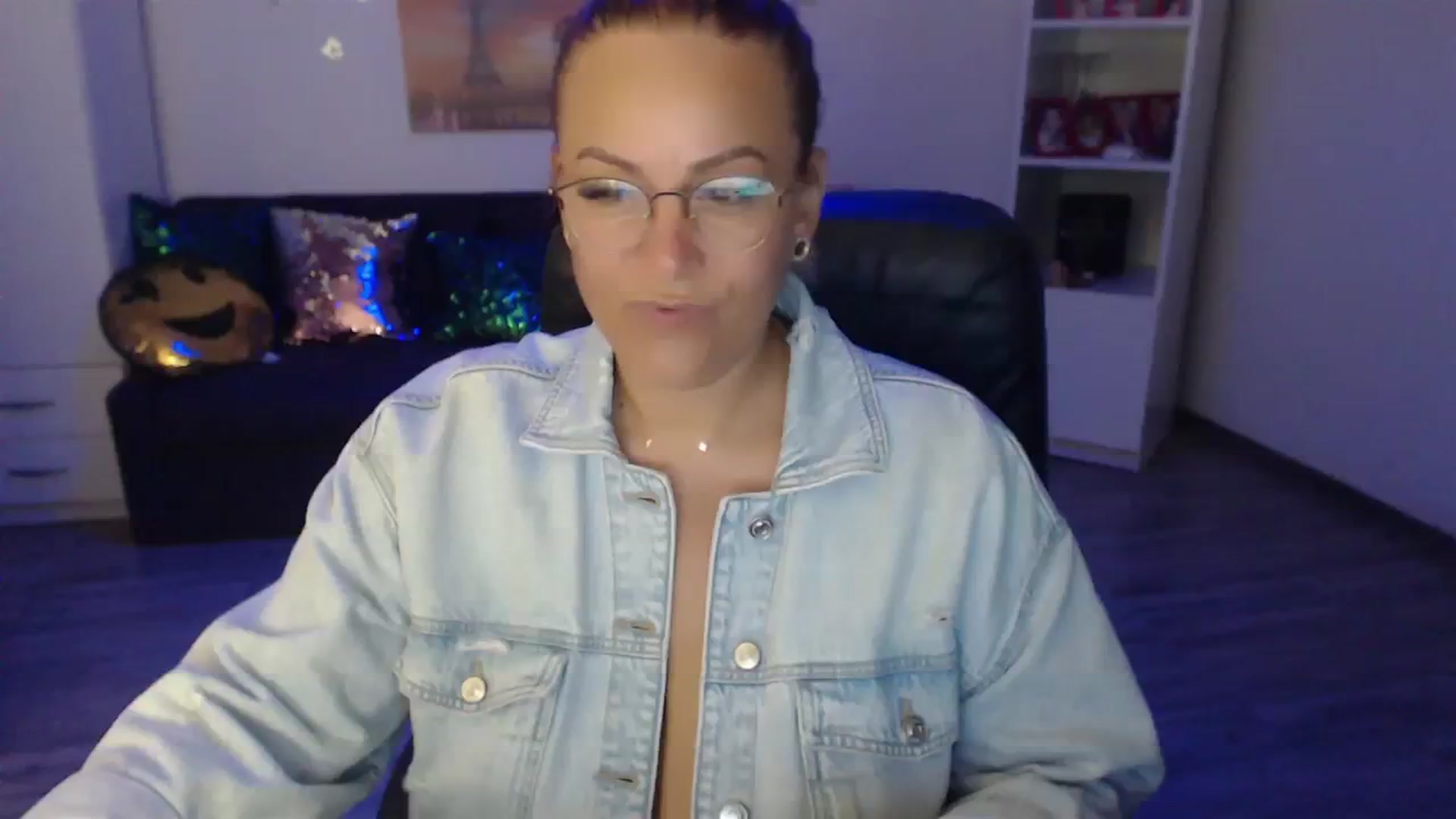 Gallery image thumbnail from A_baby_Boo's myfreecams stream on, 08/13/2023, 14:45 image 10 of 20