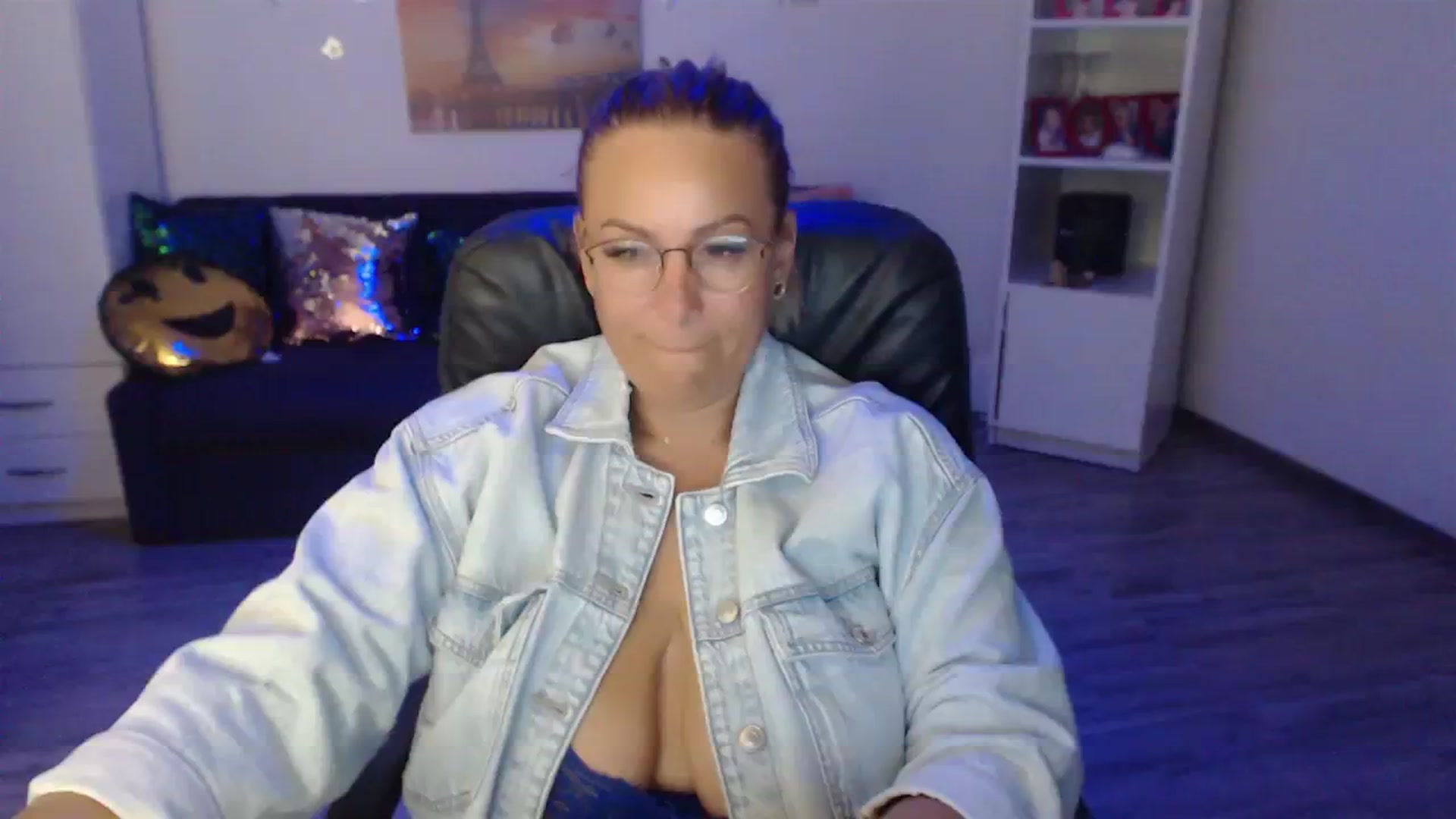 Gallery image thumbnail from A_baby_Boo's myfreecams stream on, 08/13/2023, 14:45 image 5 of 20