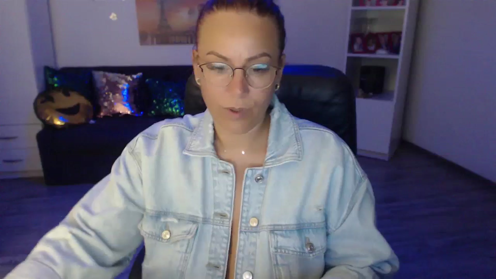 Gallery image thumbnail from A_baby_Boo's myfreecams stream on, 08/13/2023, 14:45 image 12 of 20