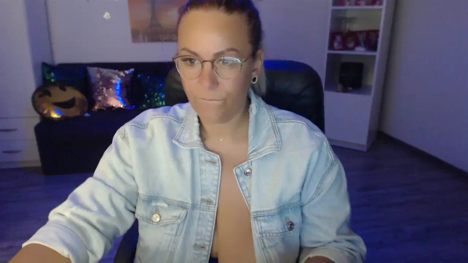 Gallery image thumbnail from A_baby_Boo's myfreecams stream on, 08/13/2023, 14:45 image 19 of 20