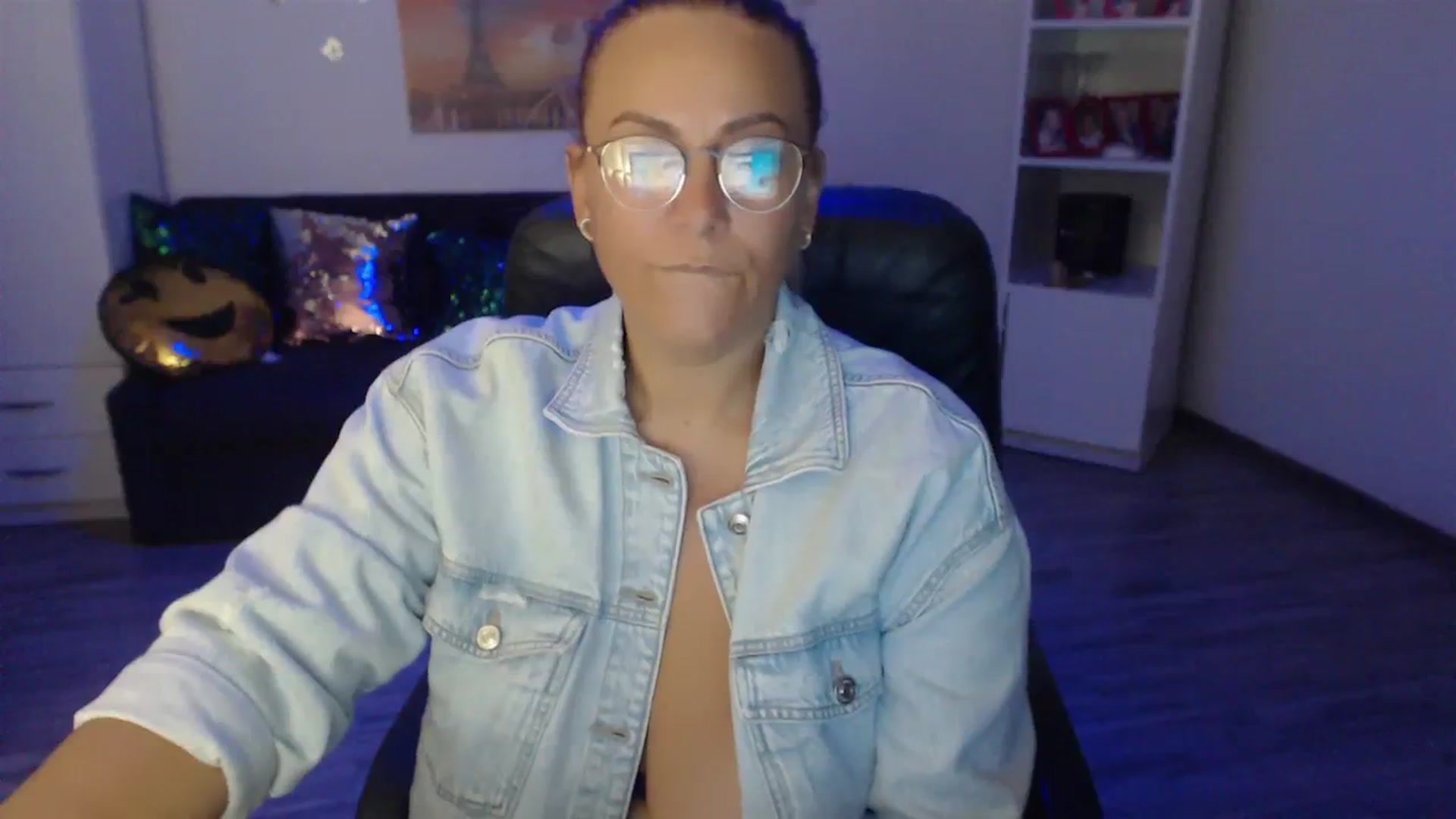 Gallery image thumbnail from A_baby_Boo's myfreecams stream on, 08/13/2023, 14:45 image 16 of 20
