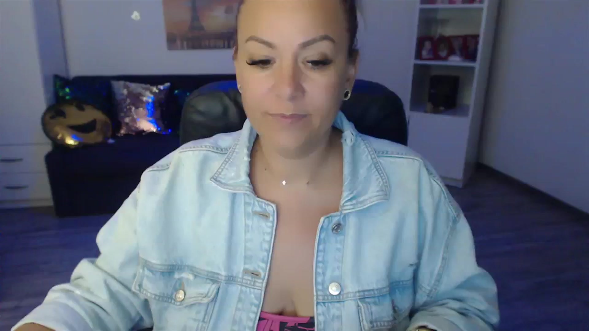 Gallery image thumbnail from A_baby_Boo's myfreecams stream on, 08/13/2023, 19:40 image 1 of 20