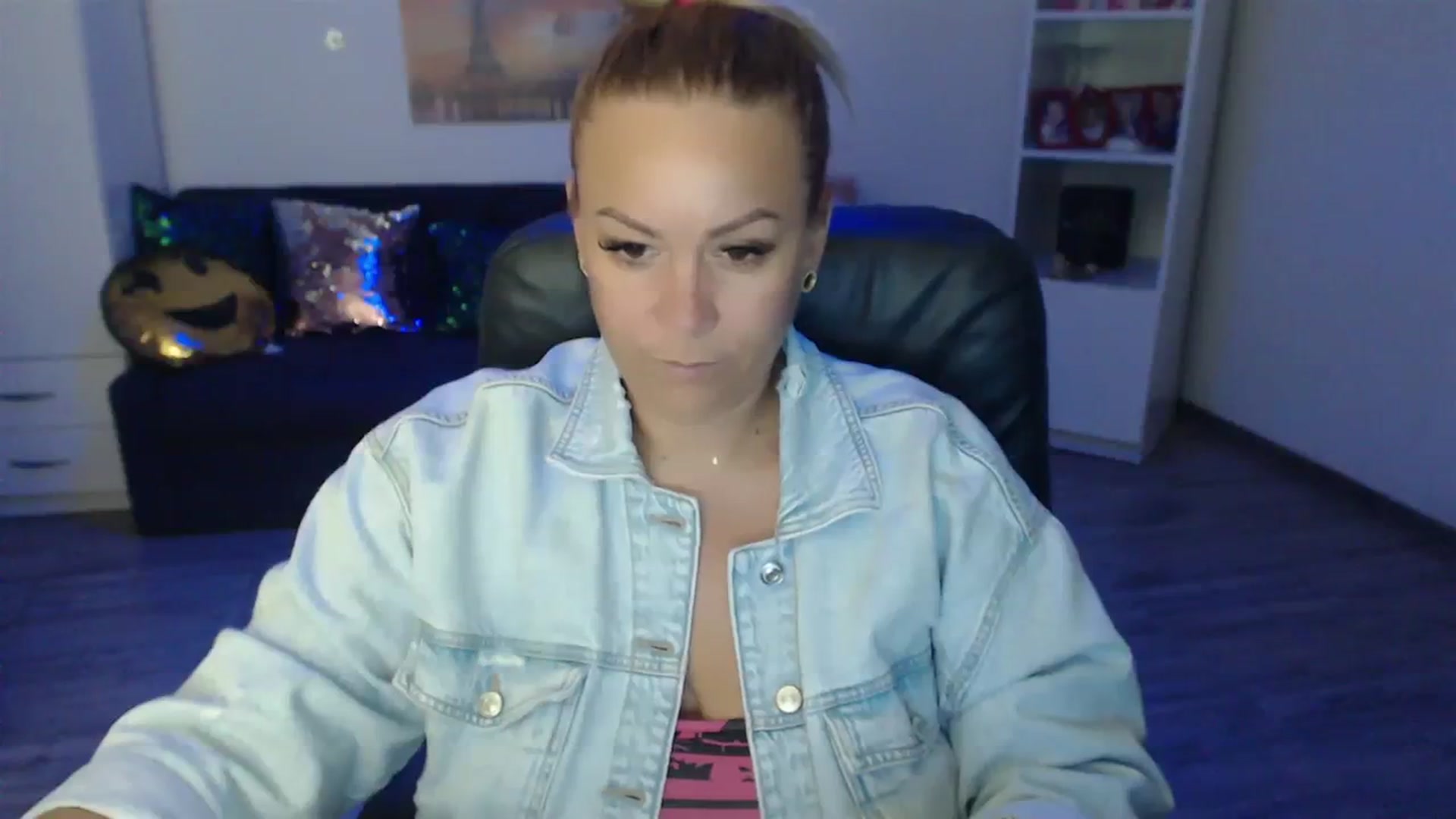 Gallery image thumbnail from A_baby_Boo's myfreecams stream on, 08/13/2023, 19:40 image 9 of 20