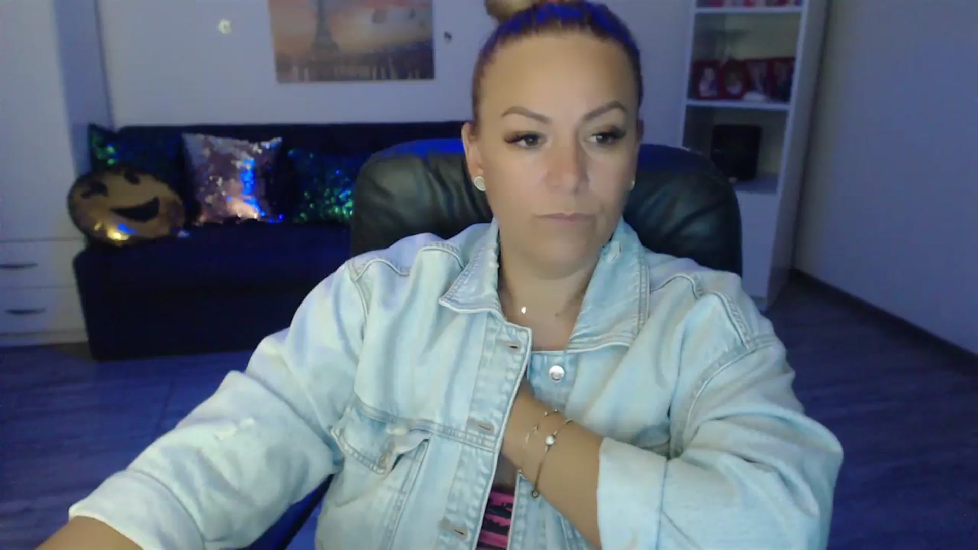 Gallery image thumbnail from A_baby_Boo's myfreecams stream on, 08/13/2023, 19:40 image 17 of 20