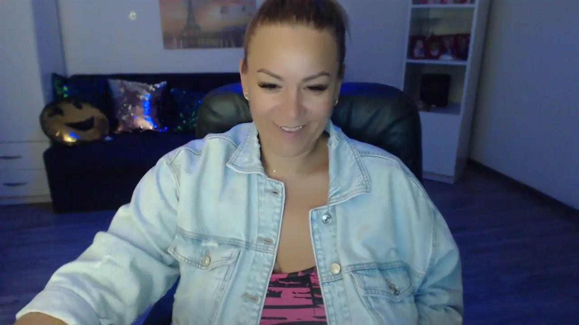 Gallery image thumbnail from A_baby_Boo's myfreecams stream on, 08/13/2023, 19:40 image 6 of 20
