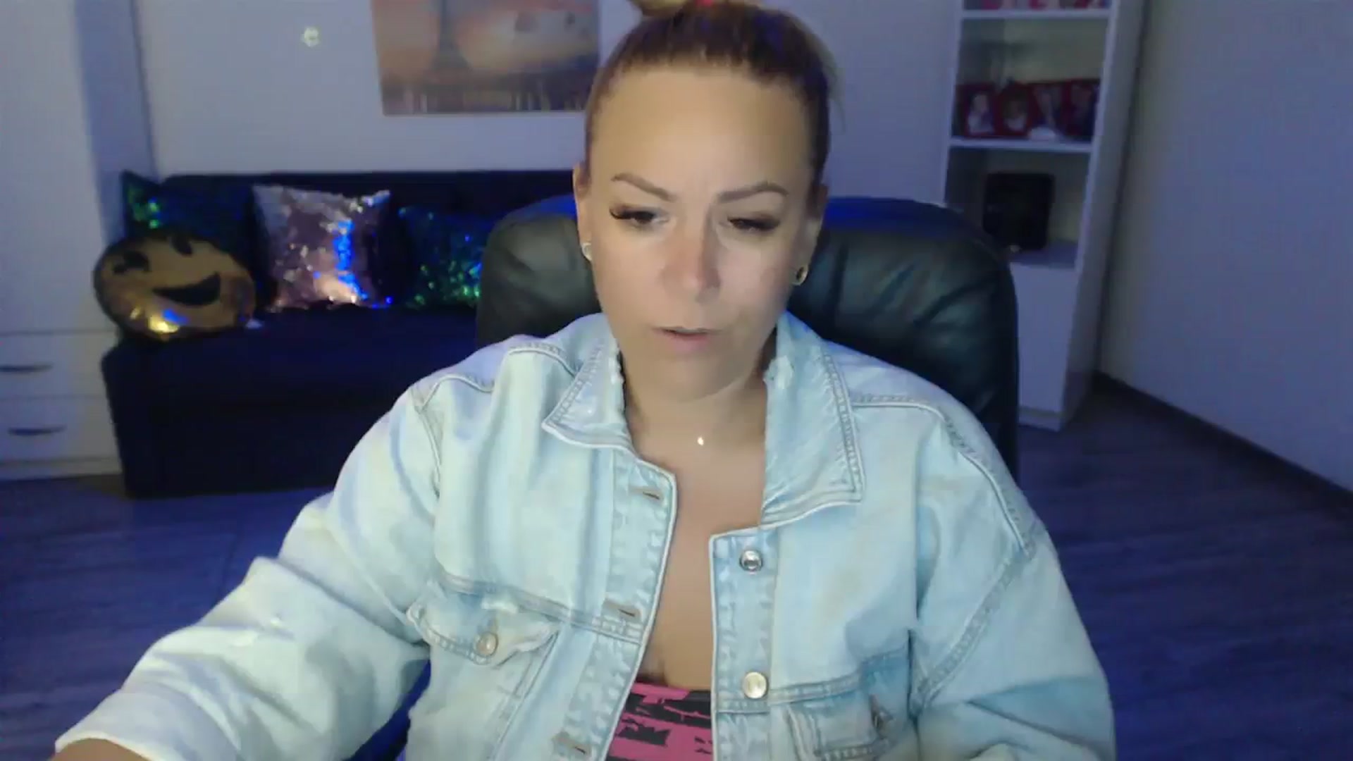Gallery image thumbnail from A_baby_Boo's myfreecams stream on, 08/13/2023, 19:40 image 12 of 20