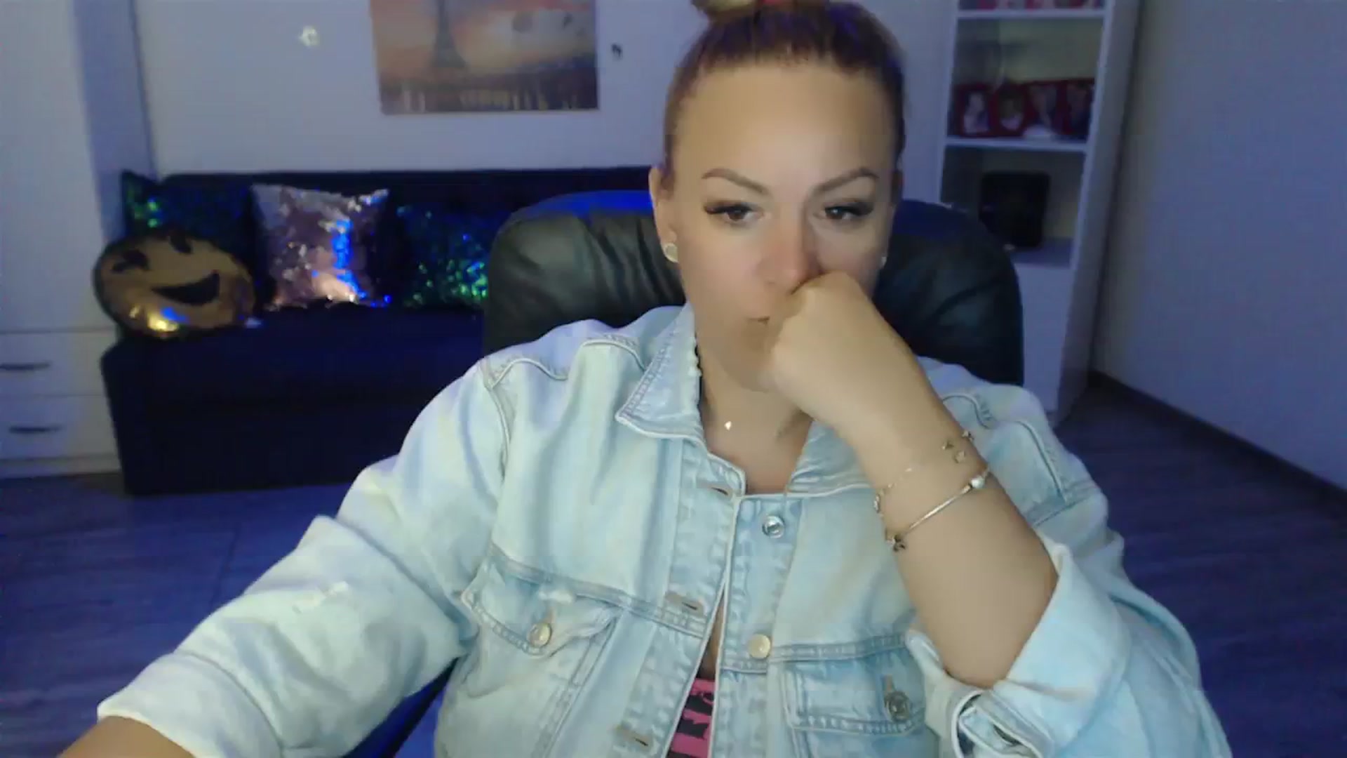 Gallery image thumbnail from A_baby_Boo's myfreecams stream on, 08/13/2023, 19:40 image 18 of 20
