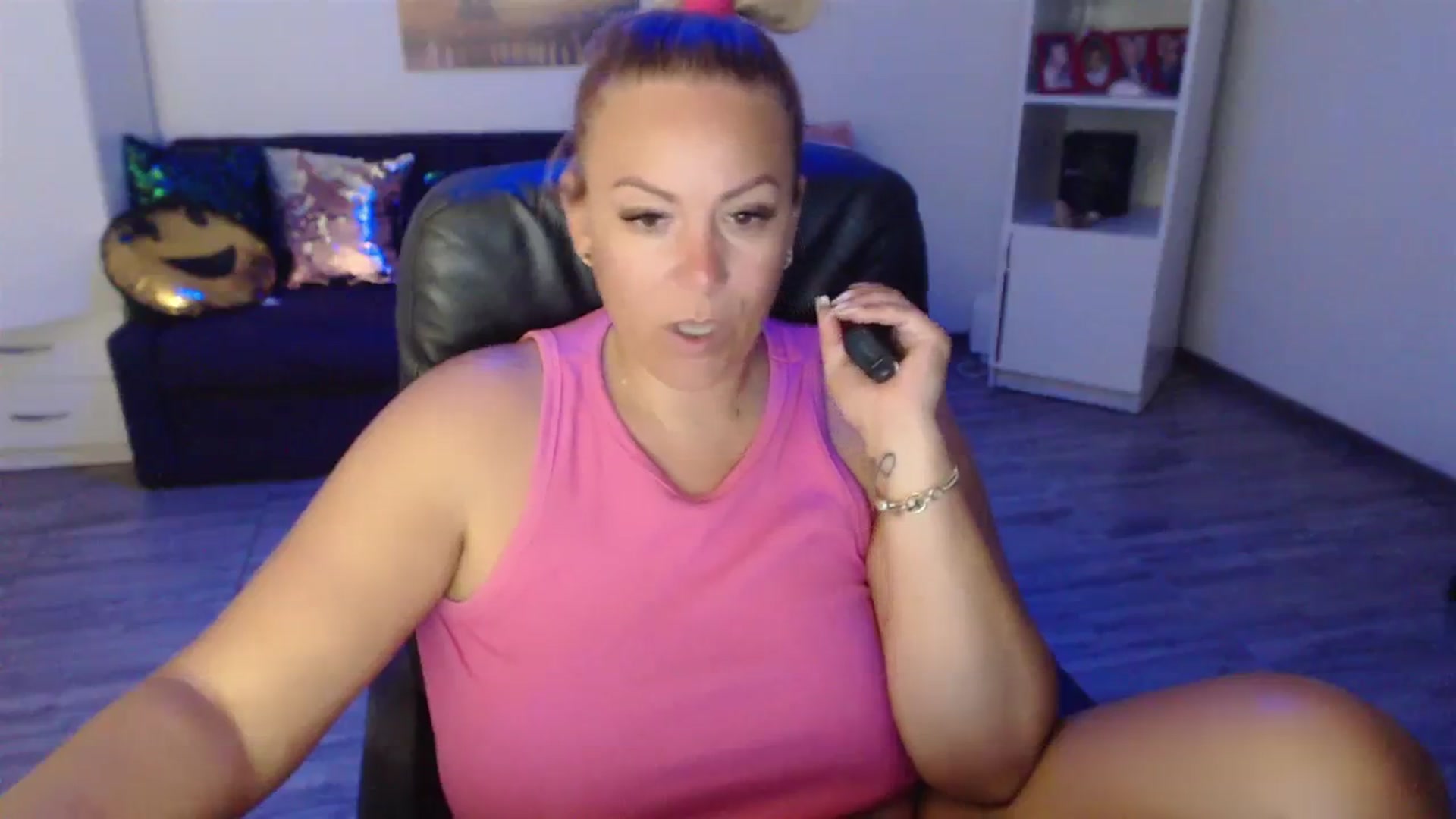 Gallery image thumbnail from A_baby_Boo's myfreecams stream on, 08/16/2023, 23:54 image 15 of 20