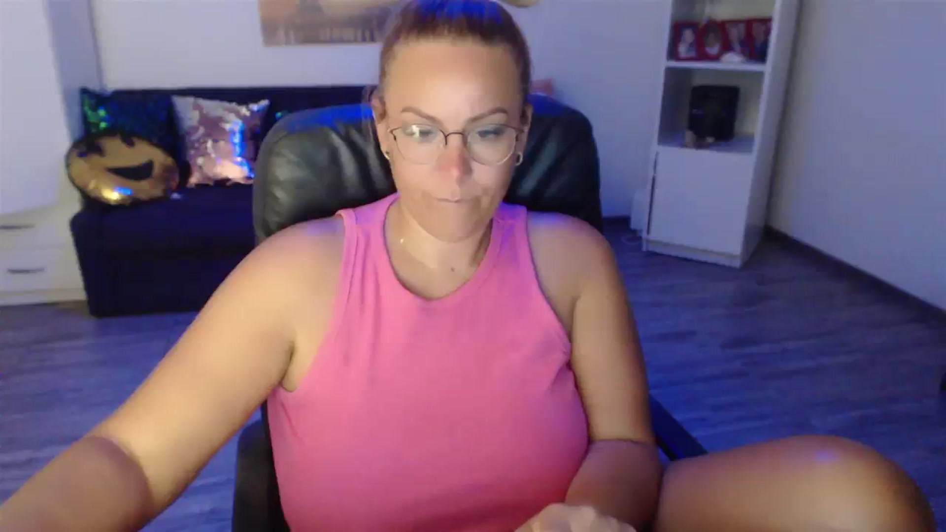 Gallery image thumbnail from A_baby_Boo's myfreecams stream on, 08/16/2023, 23:54 image 7 of 20