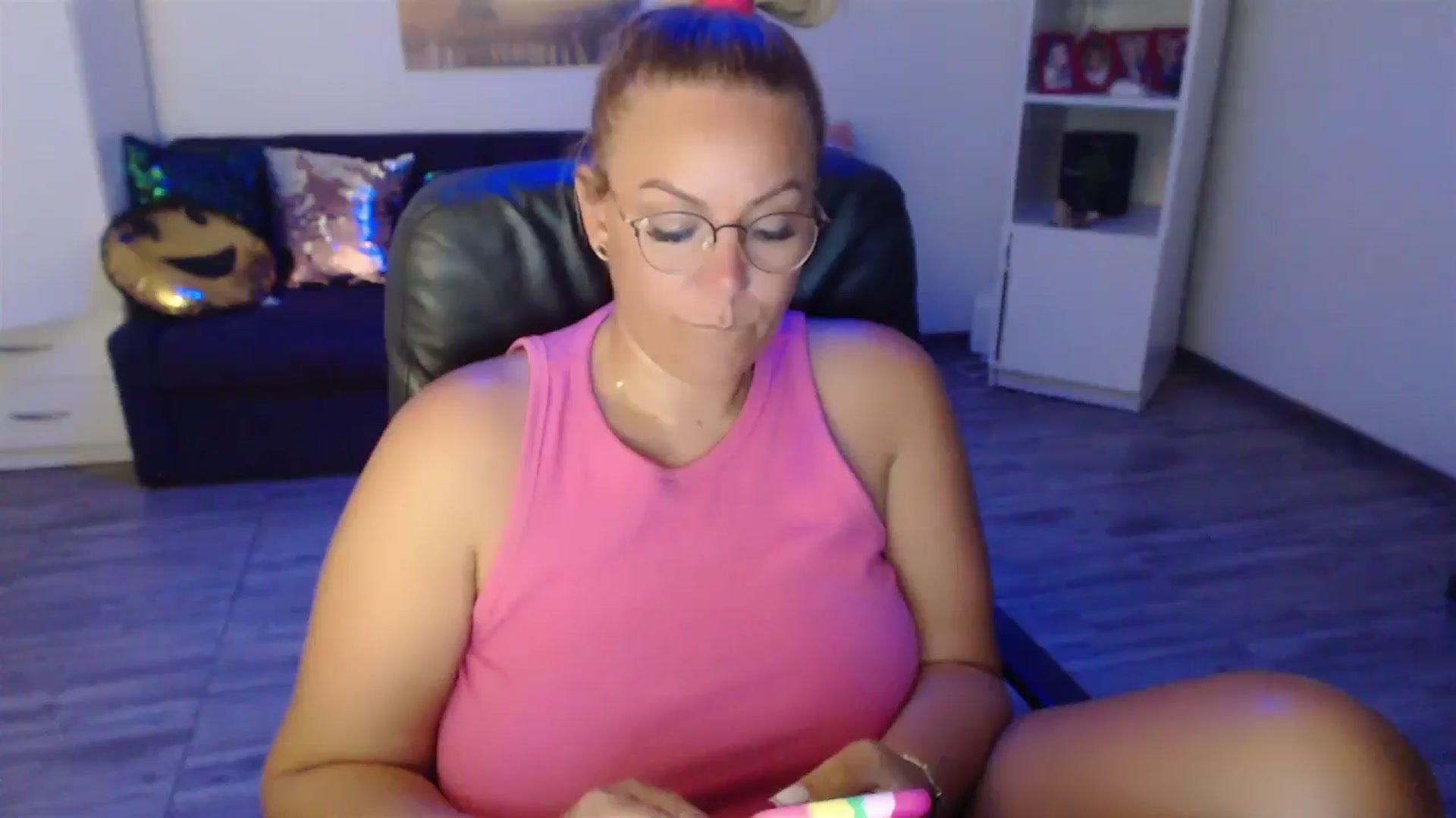 Gallery image thumbnail from A_baby_Boo's myfreecams stream on, 08/16/2023, 23:54 image 10 of 20