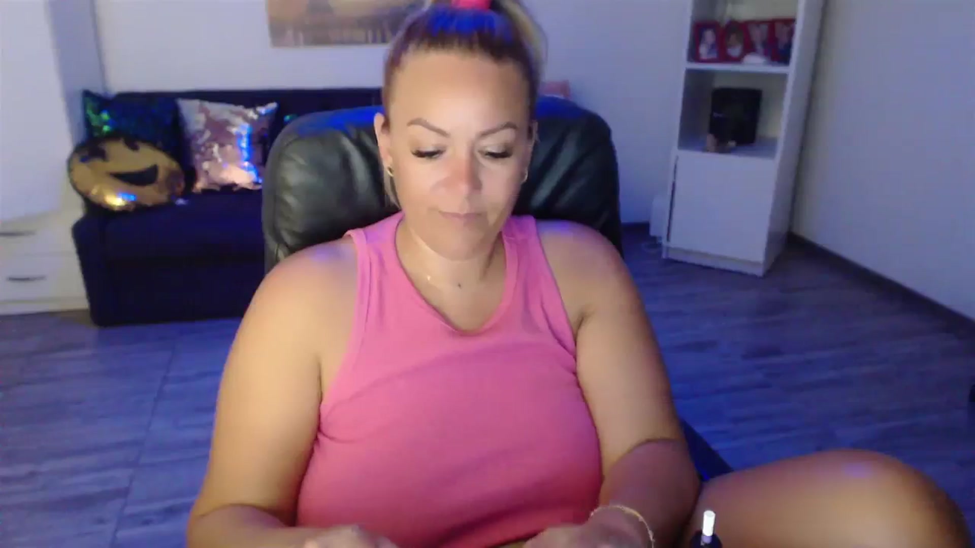 Gallery image thumbnail from A_baby_Boo's myfreecams stream on, 08/16/2023, 23:54 image 19 of 20