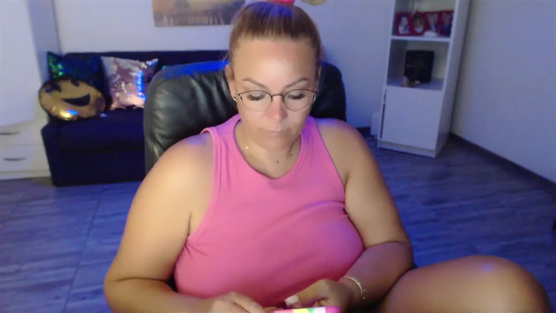 Gallery image thumbnail from A_baby_Boo's myfreecams stream on, 08/16/2023, 23:54 image 3 of 20