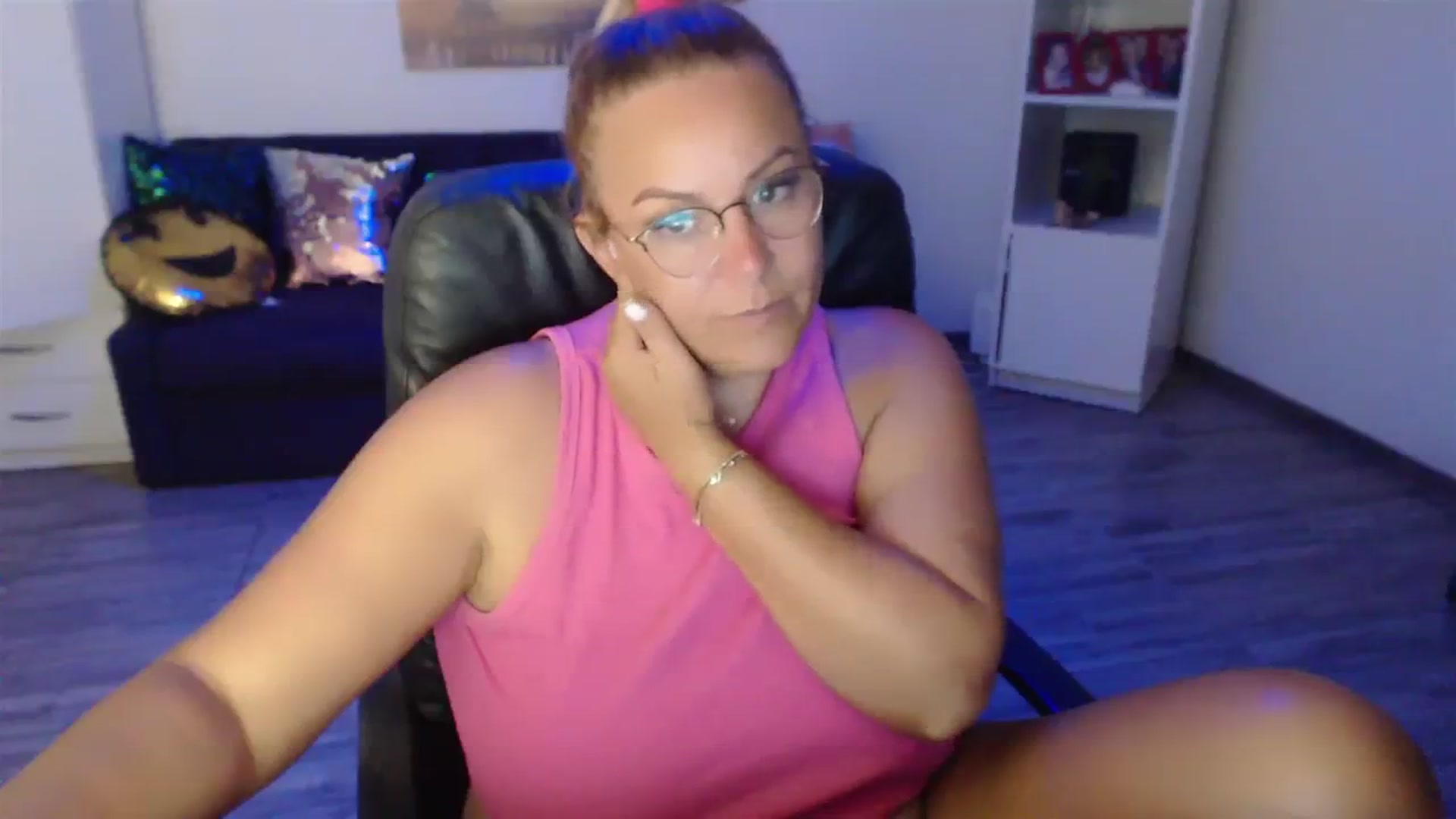 Gallery image thumbnail from A_baby_Boo's myfreecams stream on, 08/16/2023, 23:54 image 4 of 20