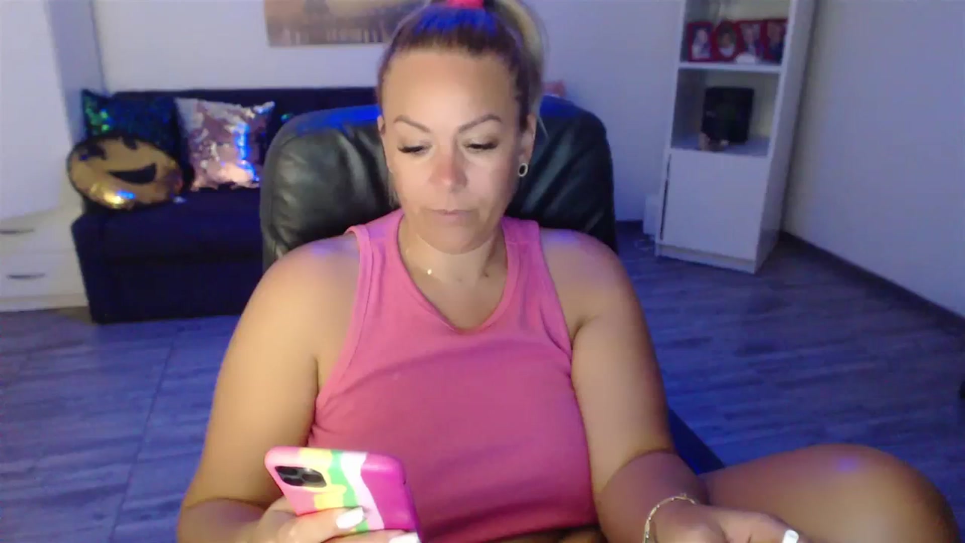 Gallery image thumbnail from A_baby_Boo's myfreecams stream on, 08/16/2023, 23:54 image 17 of 20
