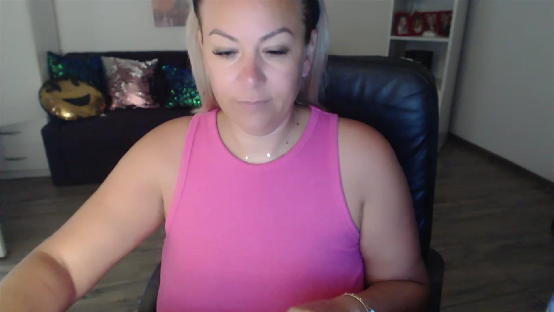 Gallery image thumbnail from A_baby_Boo's myfreecams stream on, 08/17/2023, 08:18 image 20 of 20