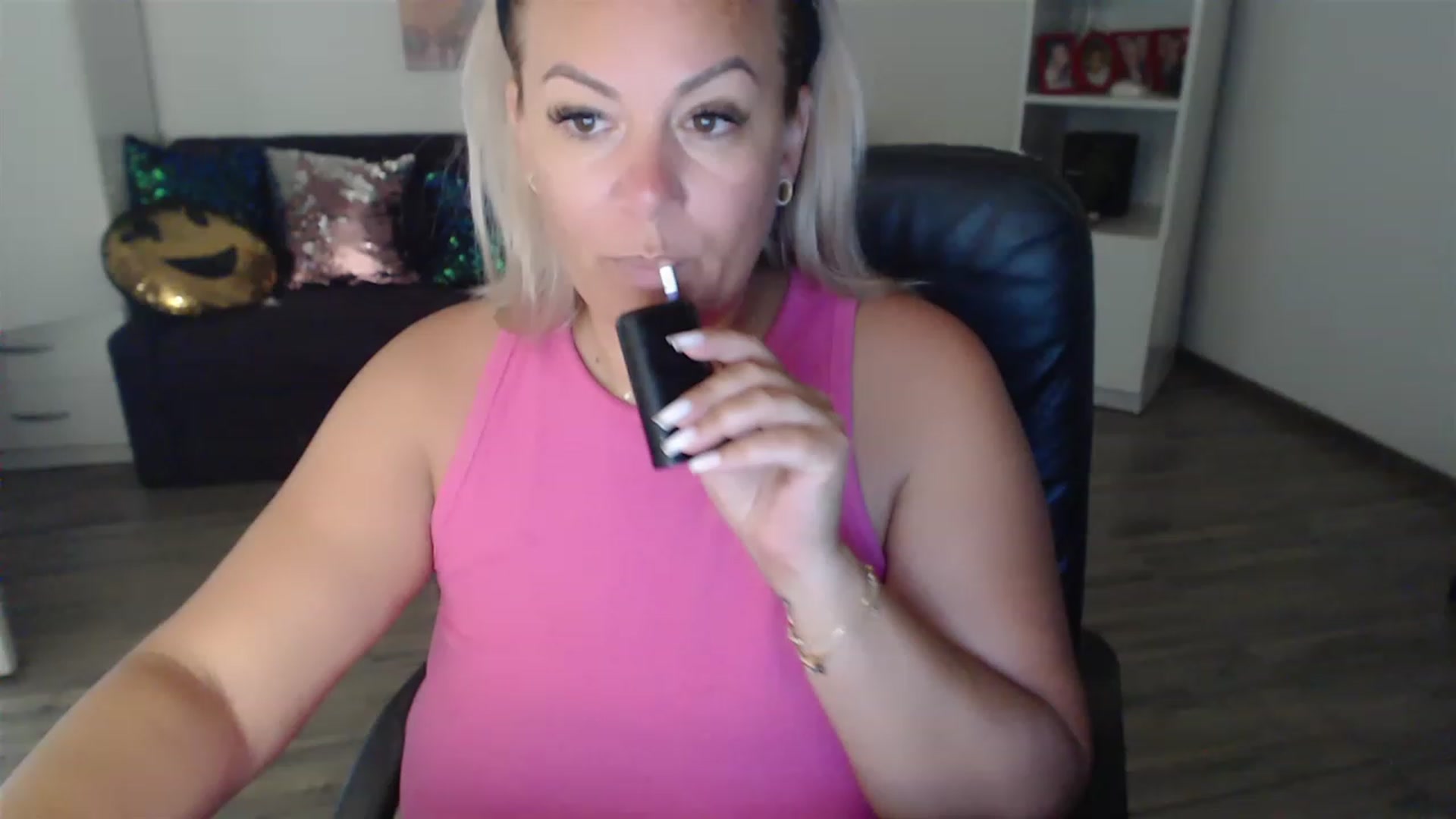 Gallery image thumbnail from A_baby_Boo's myfreecams stream on, 08/17/2023, 08:18 image 17 of 20
