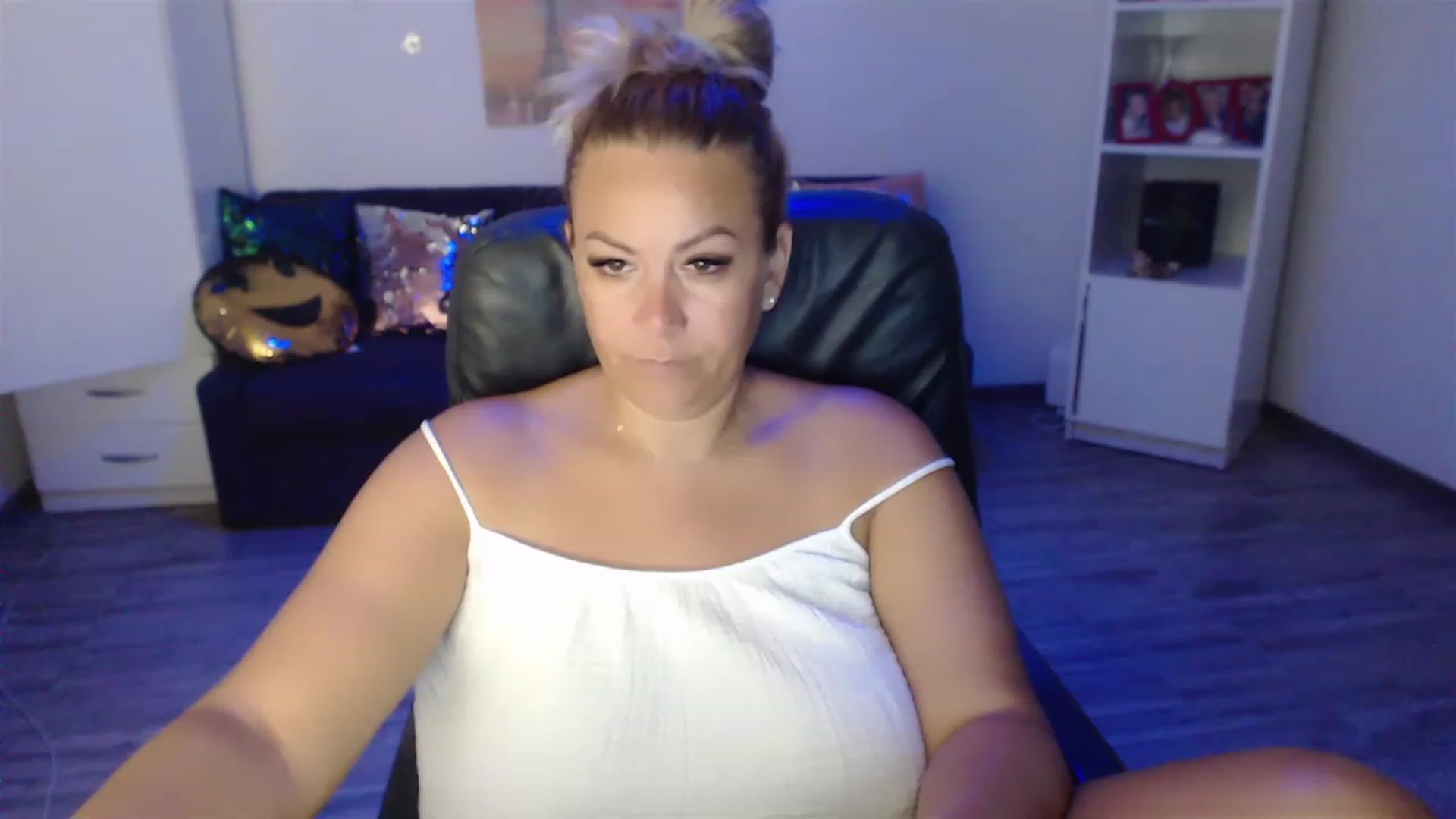 Gallery image thumbnail from A_baby_Boo's myfreecams stream on, 08/22/2023, 14:25 image 8 of 20