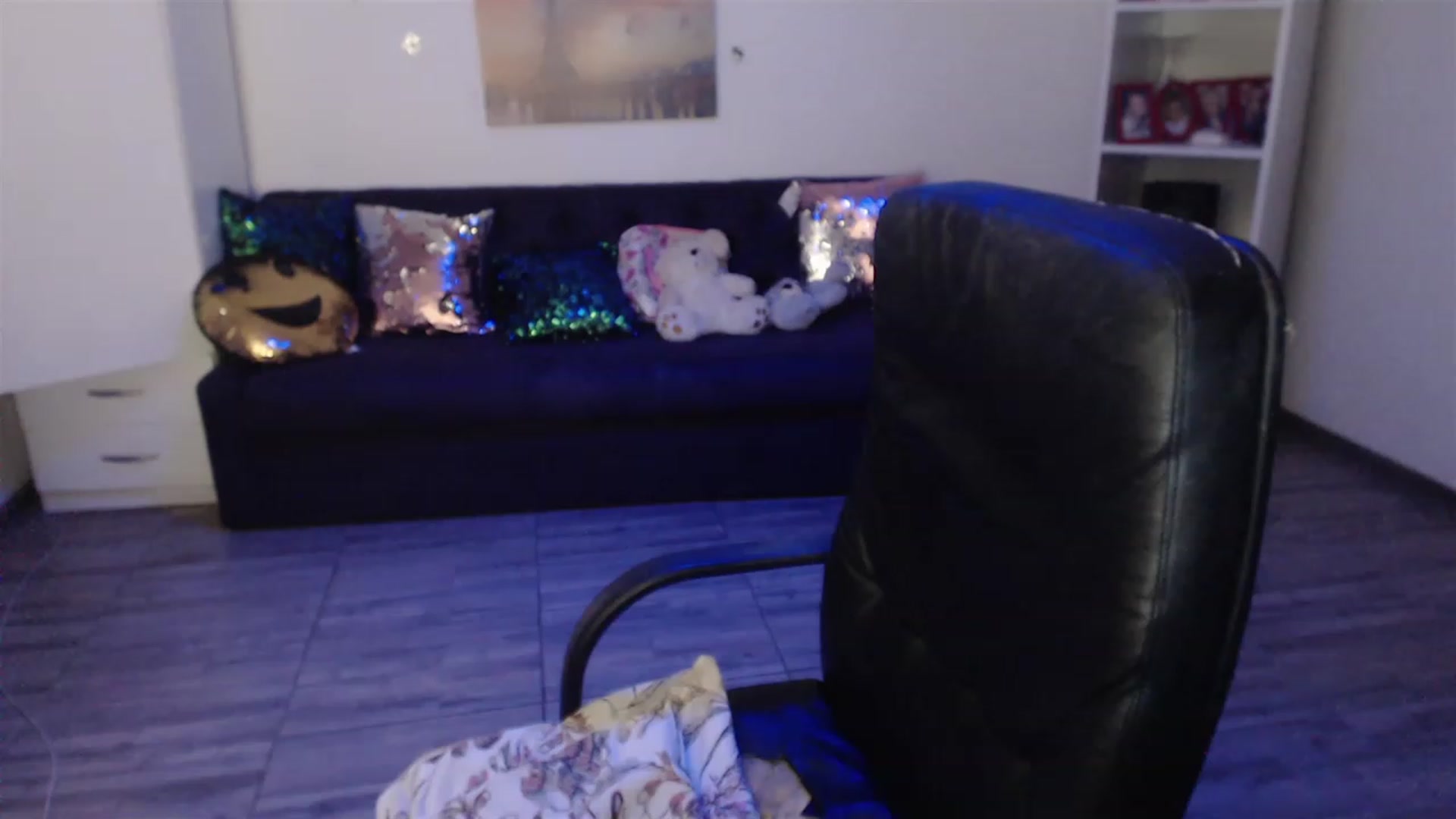 Gallery image thumbnail from A_baby_Boo's myfreecams stream on, 08/22/2023, 14:25 image 15 of 20
