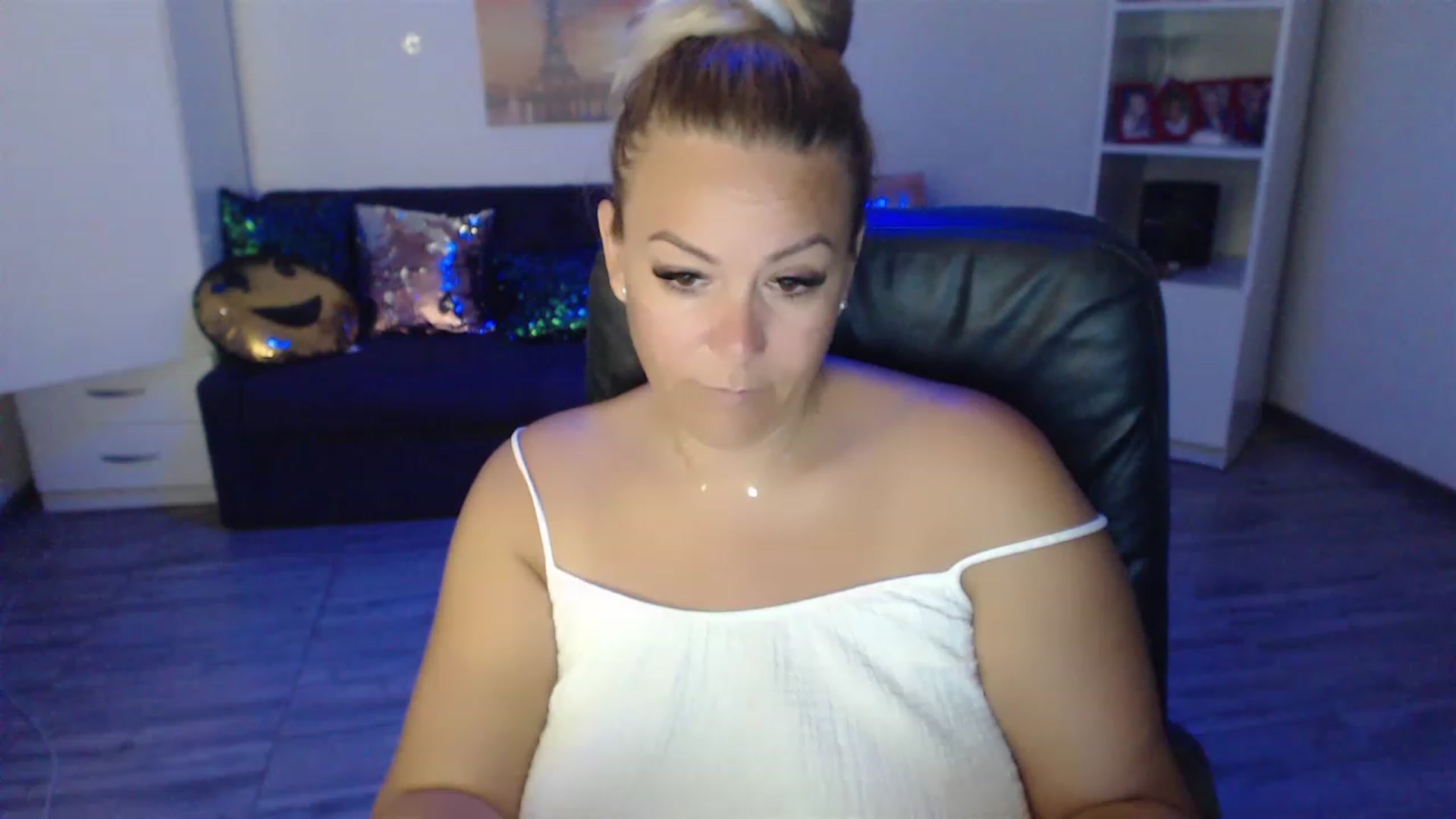 Gallery image thumbnail from A_baby_Boo's myfreecams stream on, 08/22/2023, 14:25 image 18 of 20