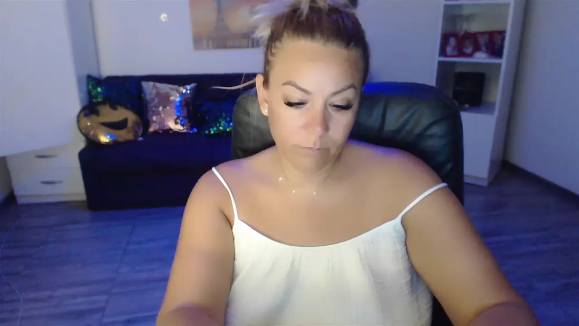 Gallery image thumbnail from A_baby_Boo's myfreecams stream on, 08/22/2023, 14:25 image 17 of 20